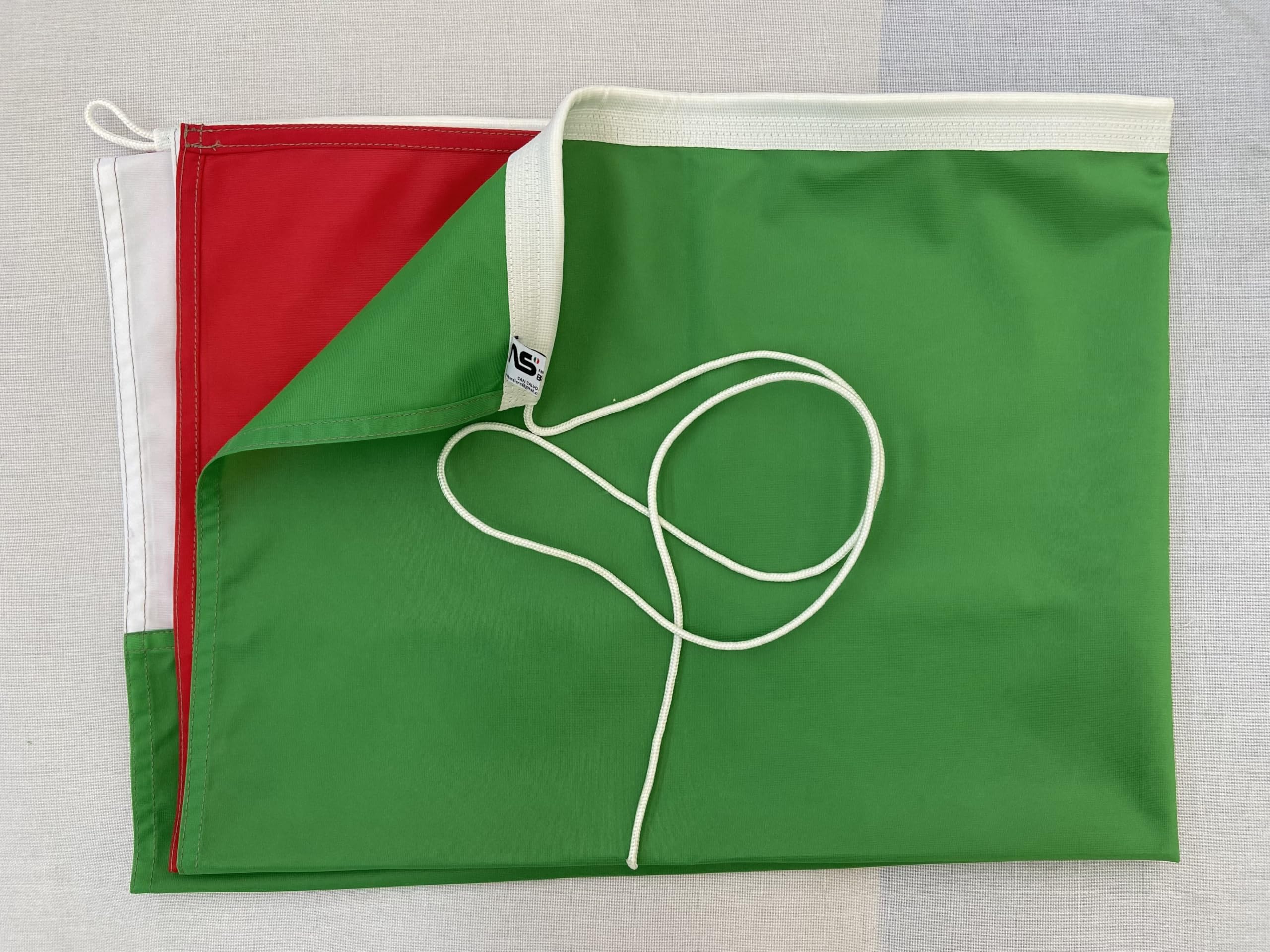 NS Bandiere Bandiera Italiana Tricolore Stemma Repubblica cm 100X150 [Tessuto A Scelta] Nautico di 130gr. m² o Stamina di 220gr. m² (Stamina 220gr. m²)
