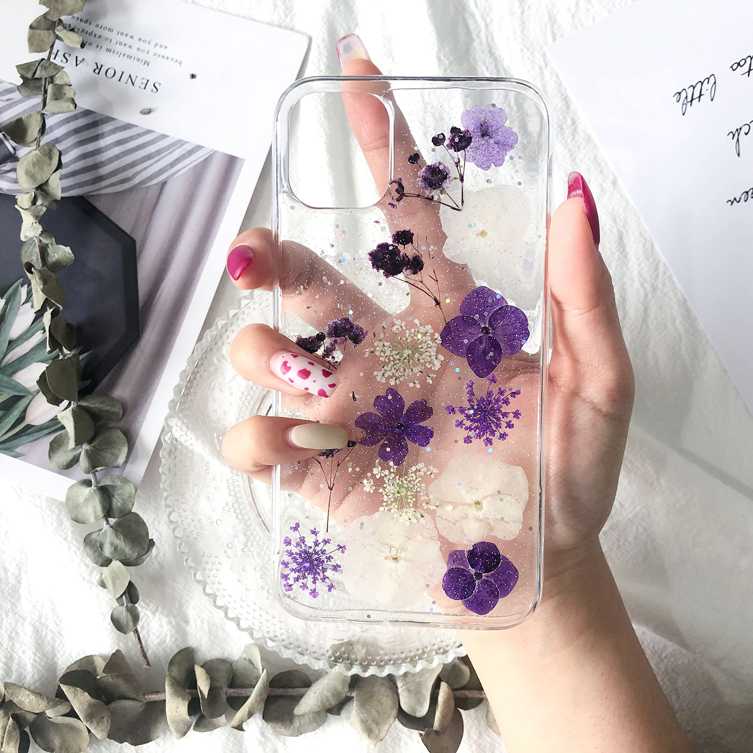 Tybiky - Custodia per Apple iPhone 12, trasparente, con veri fiori secchi e cristalli, realizzata a mano, quadrifoglio viola