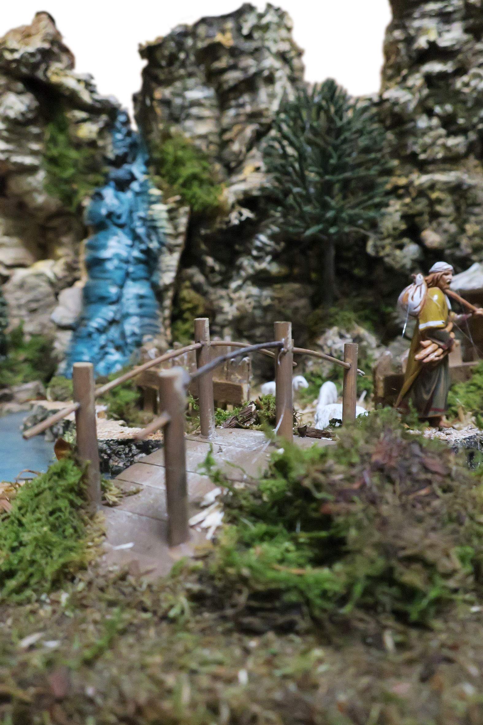 Ferrari & Arrighetti Portal de Belén con río y Figuras del Nacimiento Incluidas - Pesebres Bertoni