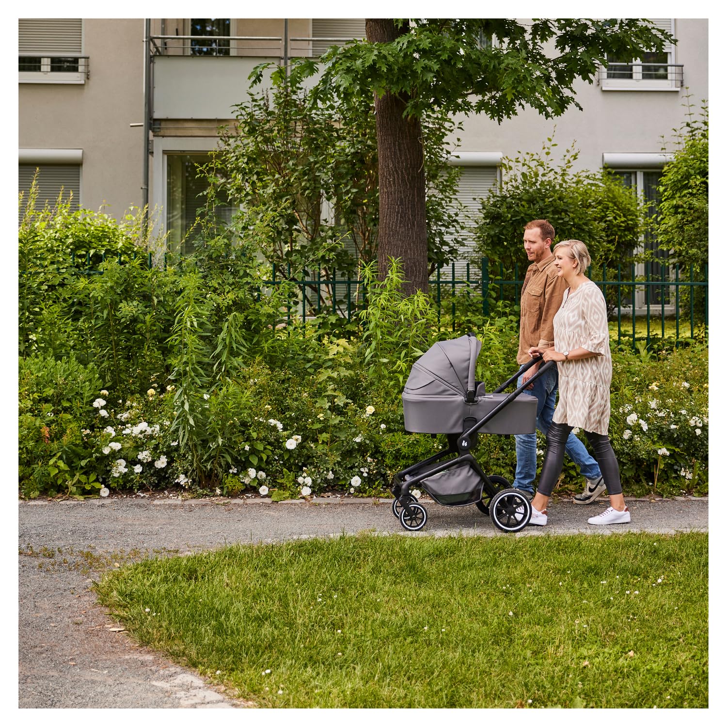Hauck Move N Care Set 2 in 1 Kombikinderwagen ab Geburt bis 22 kg Babywanne Wendbarer Buggy UPF 50+ XL Korb