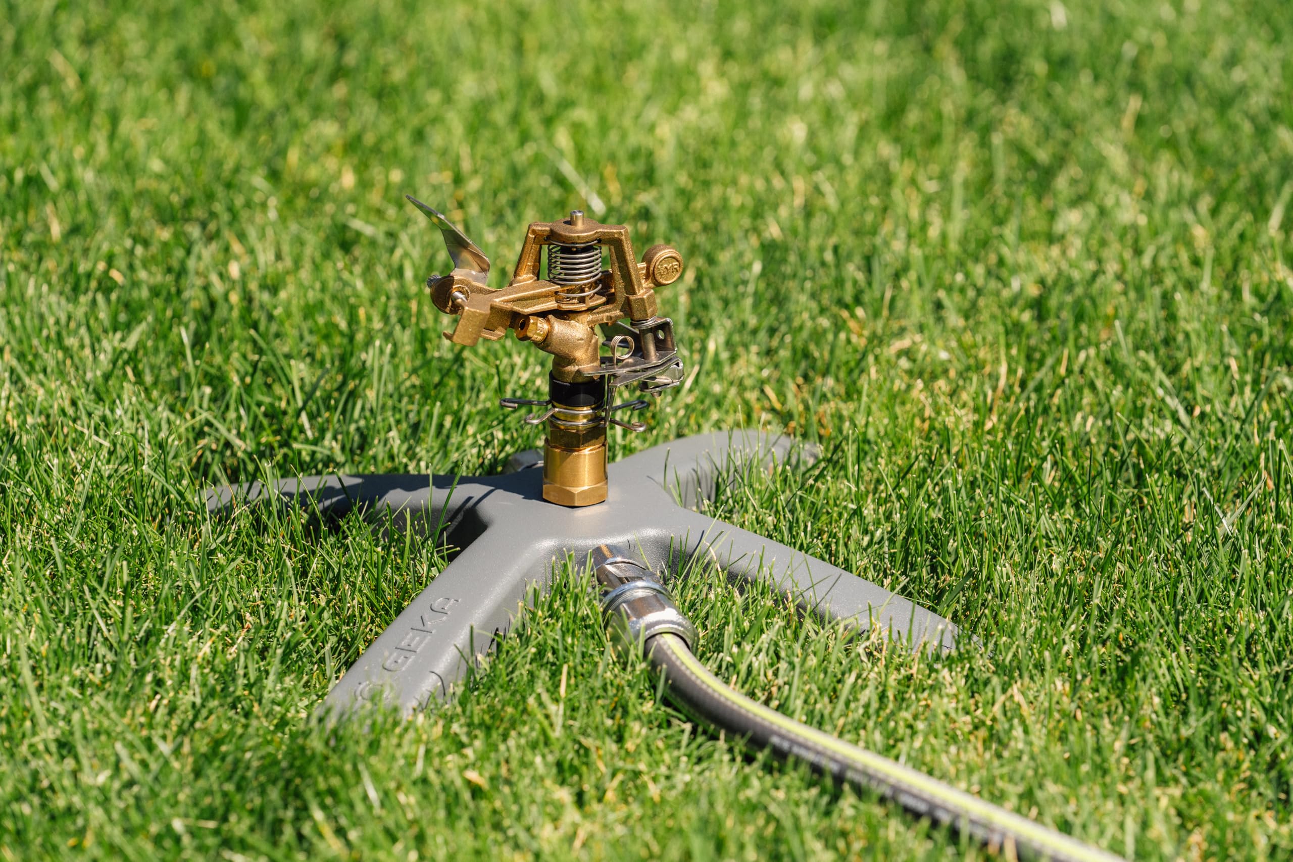 GEKA Kreis- und Sektorenregner V 80 B (Wurfweite ca. 13 m, 2-4 bar, Sektor 20°-360°, Schwinghebelregner, Gartensprinkler, Gartenbewässerung) 17.0012.9, Grau