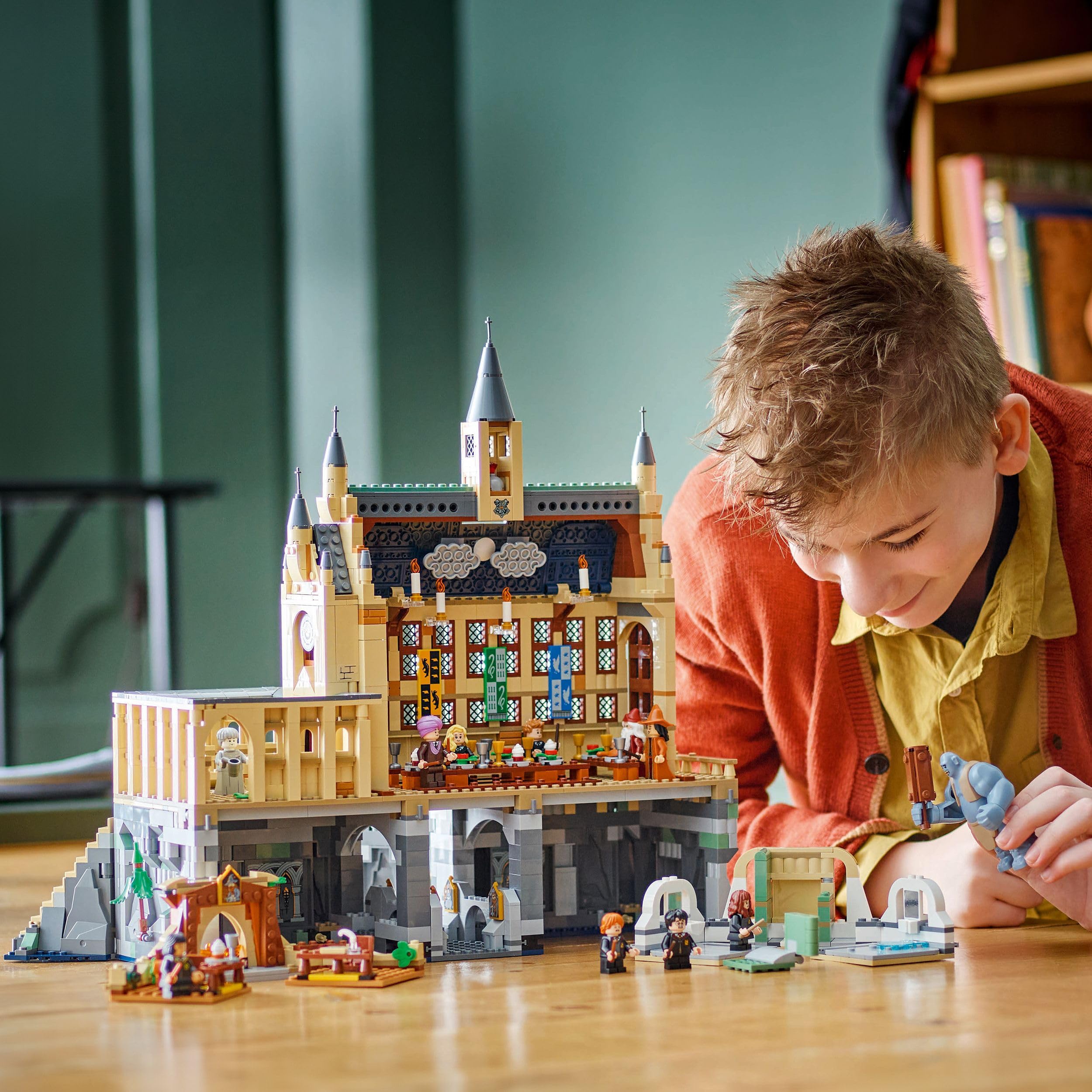 LEGO Harry Potter Castello di Hogwarts: Sala Grande, Giocattolo da Collezione con 11 Minifigure tra cui Hermione Granger, Giochi Fantasy per Bambini e Bambine da 10 Anni, Idea Regalo Magica 76435