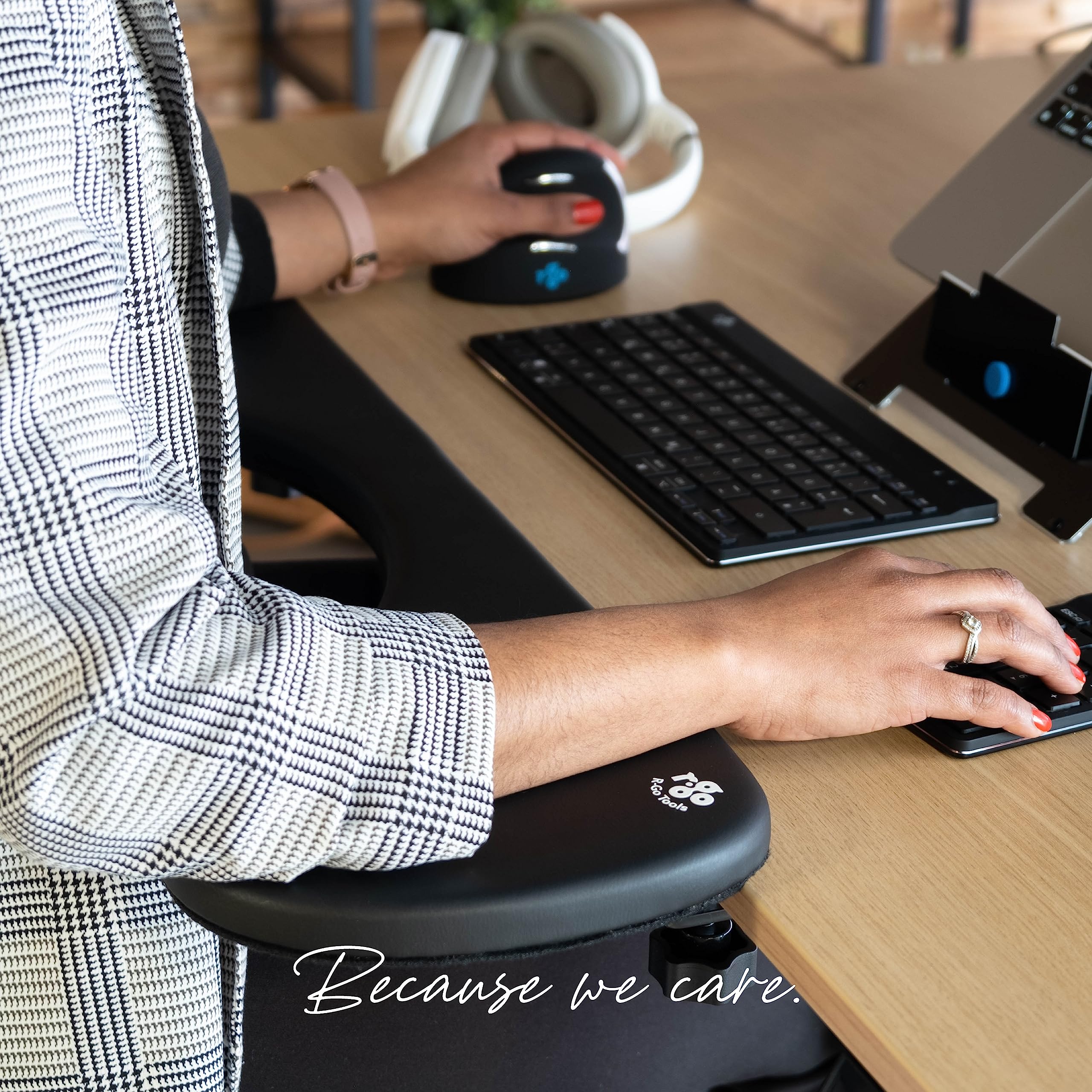 R-Go Support d'accoudoir, Support d'avant-Bras Ergonomique, à Pinces, Accoudoir pour coude, Extension de Bureau pour la Maison et Le Bureau, pour Frappe Facile et soulagement de la Douleur, Noir