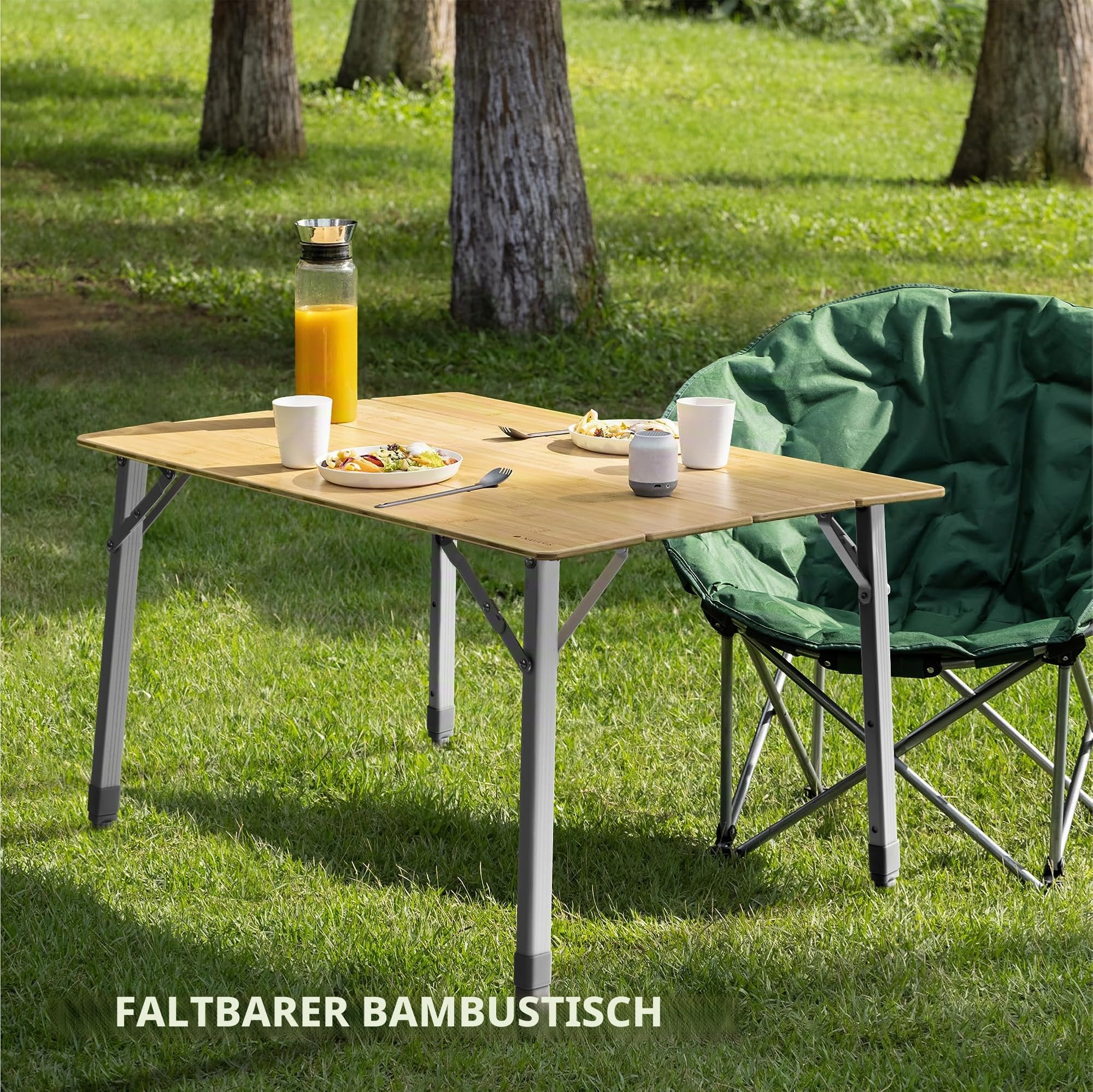 Navaris Bambus Campingtisch Klappbar - wasserdichte und höhenverstellbare Aluminiumbeine - Camping Tisch faltbar
