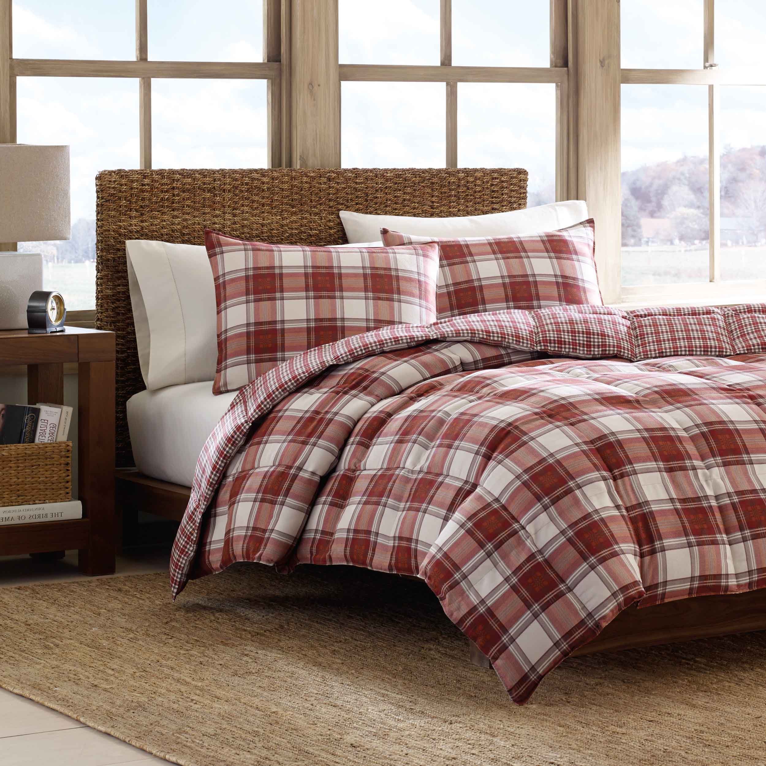 Eddie BauerEddie Bauer - Comforter Set, Reversible Alt Down Bedding with Matching Shams, Breathable Home Decor for All Seasons (Edgewood Red/Beige, Queen)