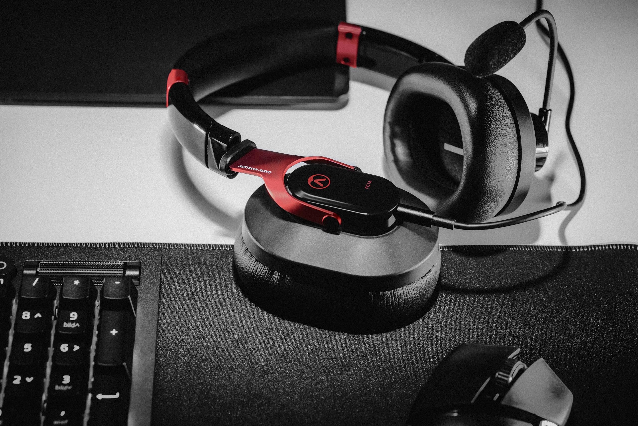 Austrian Audio Cuffie da Pro Gaming con Microfono PG16 (accessori da gaming pieghevoli, cavo da 1,4 m rimovibile), nero/rosso