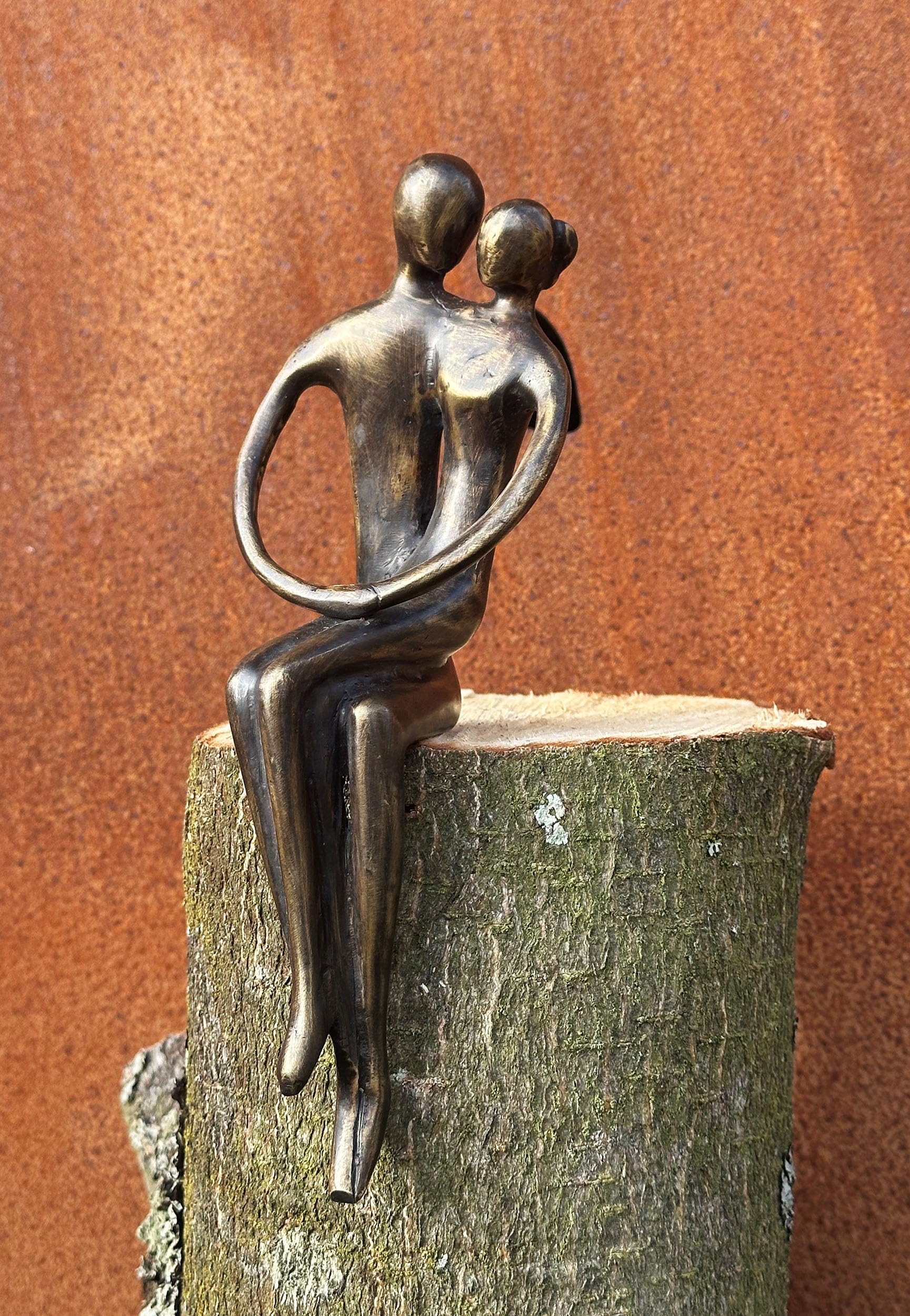 Bronzefigur Paar umarmend 7x20cm Kantensitzer Kantensitzer Bronze Skulptur | Dekoration aus Bronze, Wetterfest, Für Liebe Hochzeit Verlobung, Skulptur Figur Deko, Kantenhocker Bronzestatue