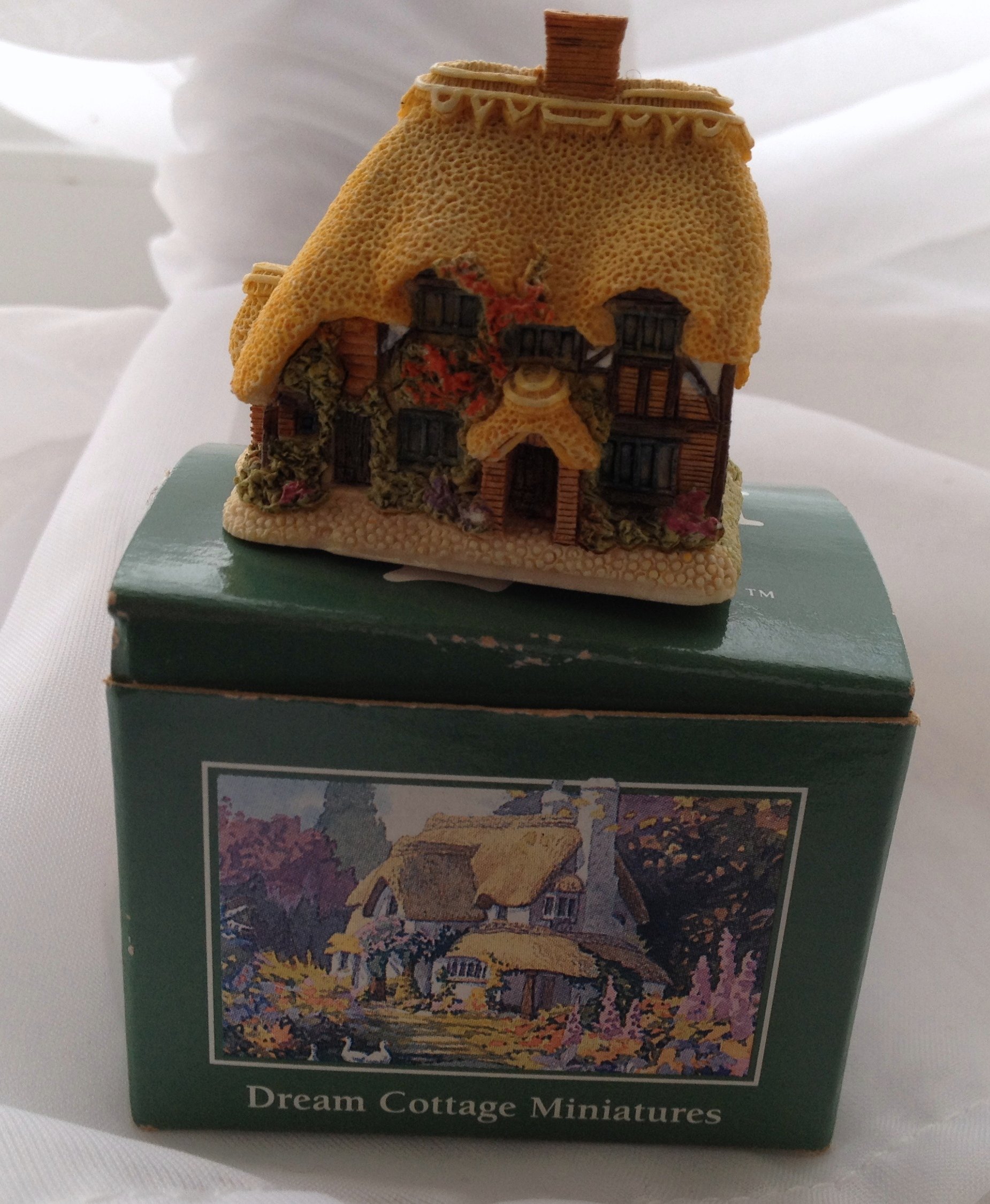 Amazon.com: Lilliput Lane Honeysuckle Cottage : Toys & Games Amazon.com: Lilliput Lane Honeysuckle Cottage : Toys & Games