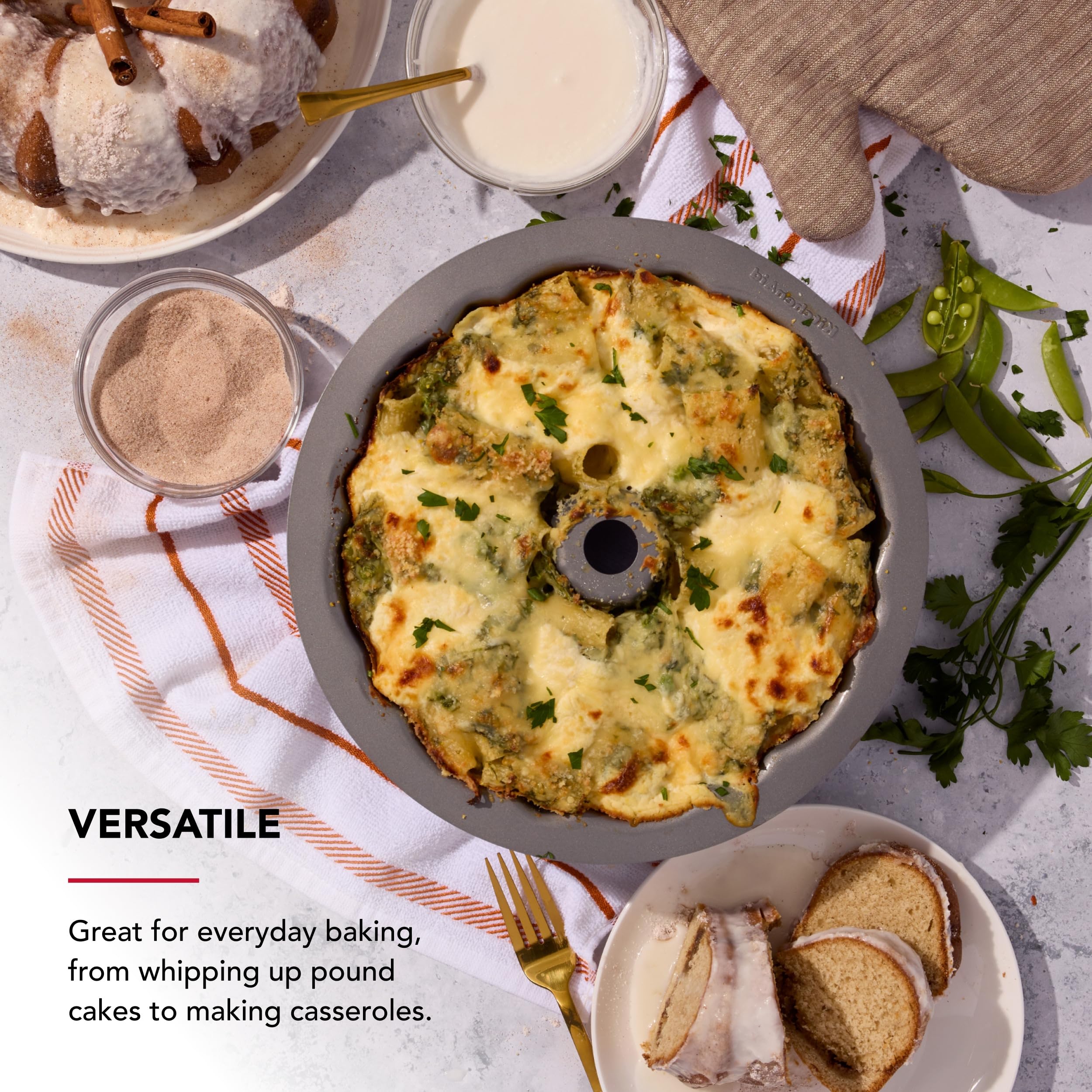 KitchenAid Moule à gâteau cannelé anti-adhésif en acier aluminisé suisse, passe au lave-vaisselle, contour argenté, 22,9 cm