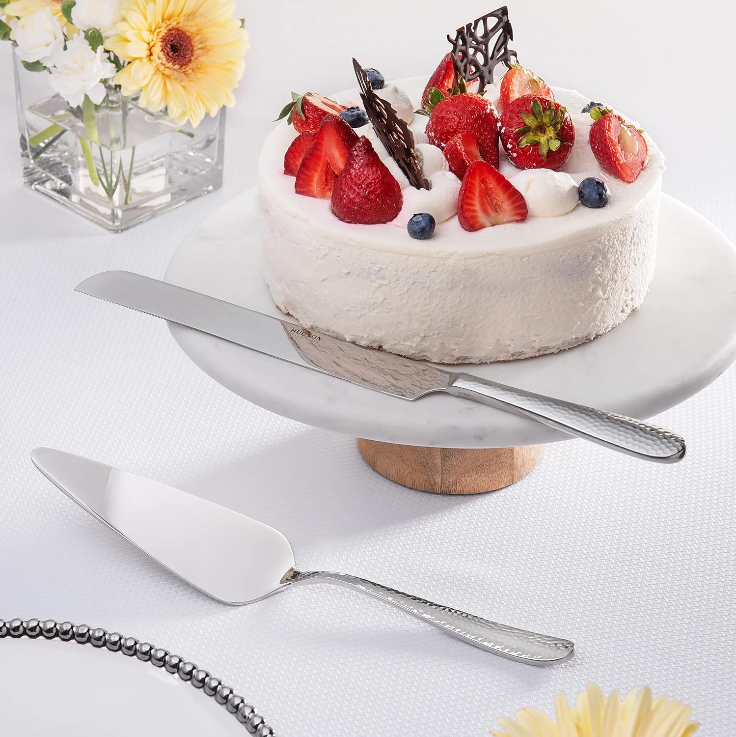 Hudson Essentials 9-Piece Bergamo Hammered 18/10 Stainless Steel Hostess Serving Utensil Set - Flatware Silverware with Wedding Cake Knife & Cake Server - Perfect for Weddings, Engagements and Parties