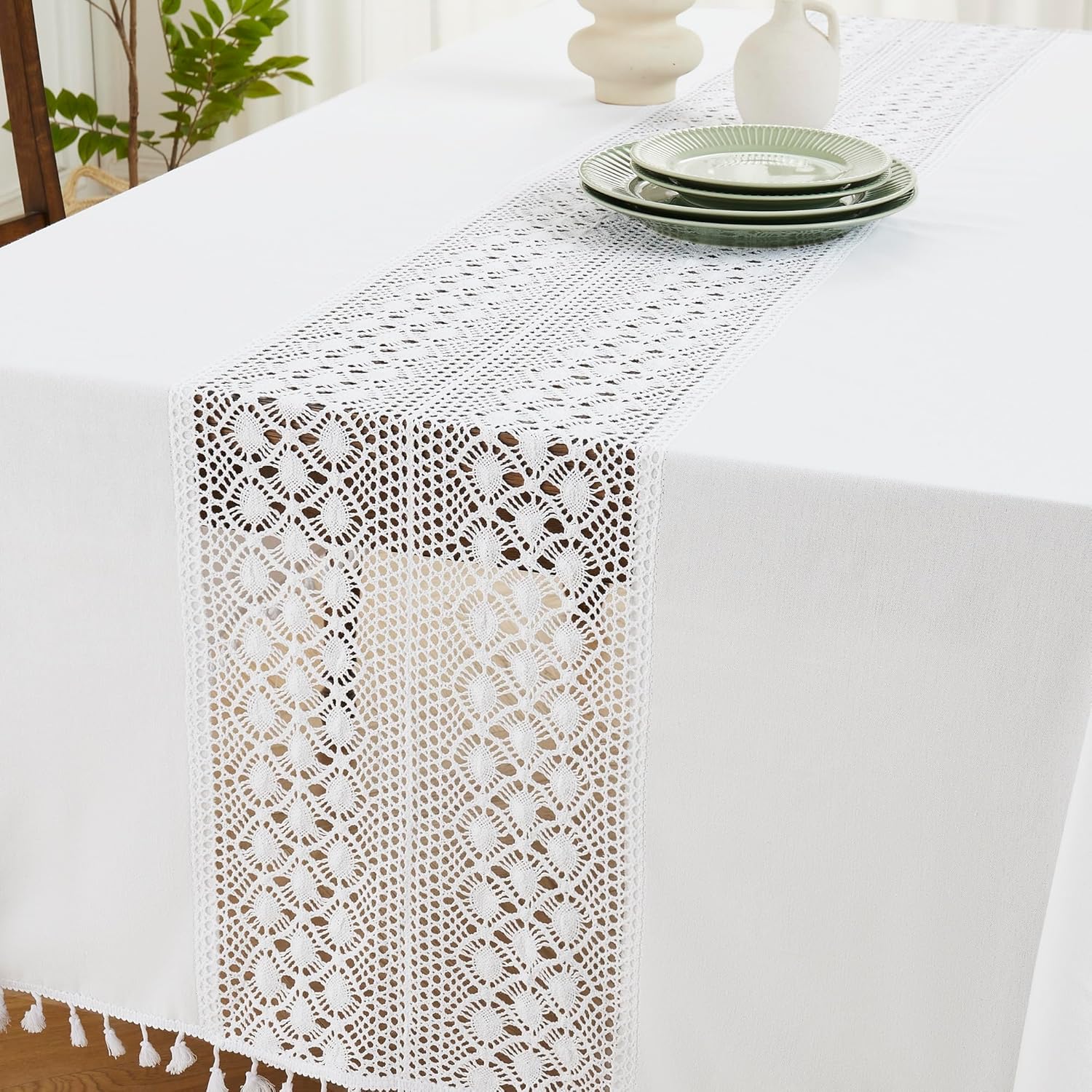 Warm Home Designs 36 Inch White Small Round Tablecloth with Tassels. Heavy Poly Cotton Crochet Tablecloth is Great for Farmhouse or Vintage Decor, Wedding or Family Celebration. ZA White Round 36