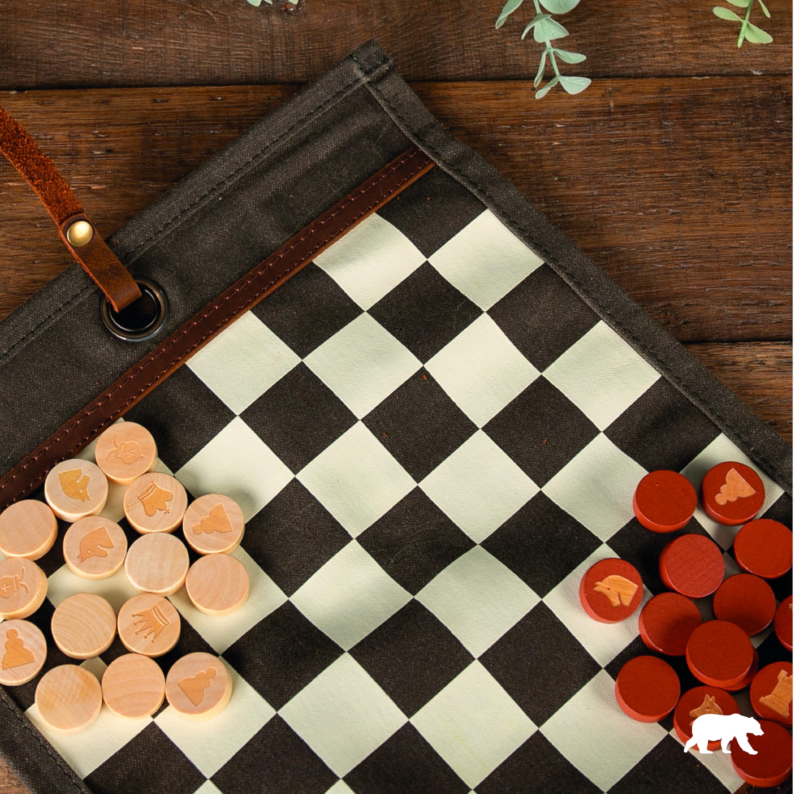 Alaskan MAKER - Jeu d'Échecs & Dames 2 en 1 - Tapis en Toile Waxée Enroulable - Pions en Bois - Lanière en Cuir Pleine Fleur - Idéal pour Voyager & Jouer Partout (Kaki)