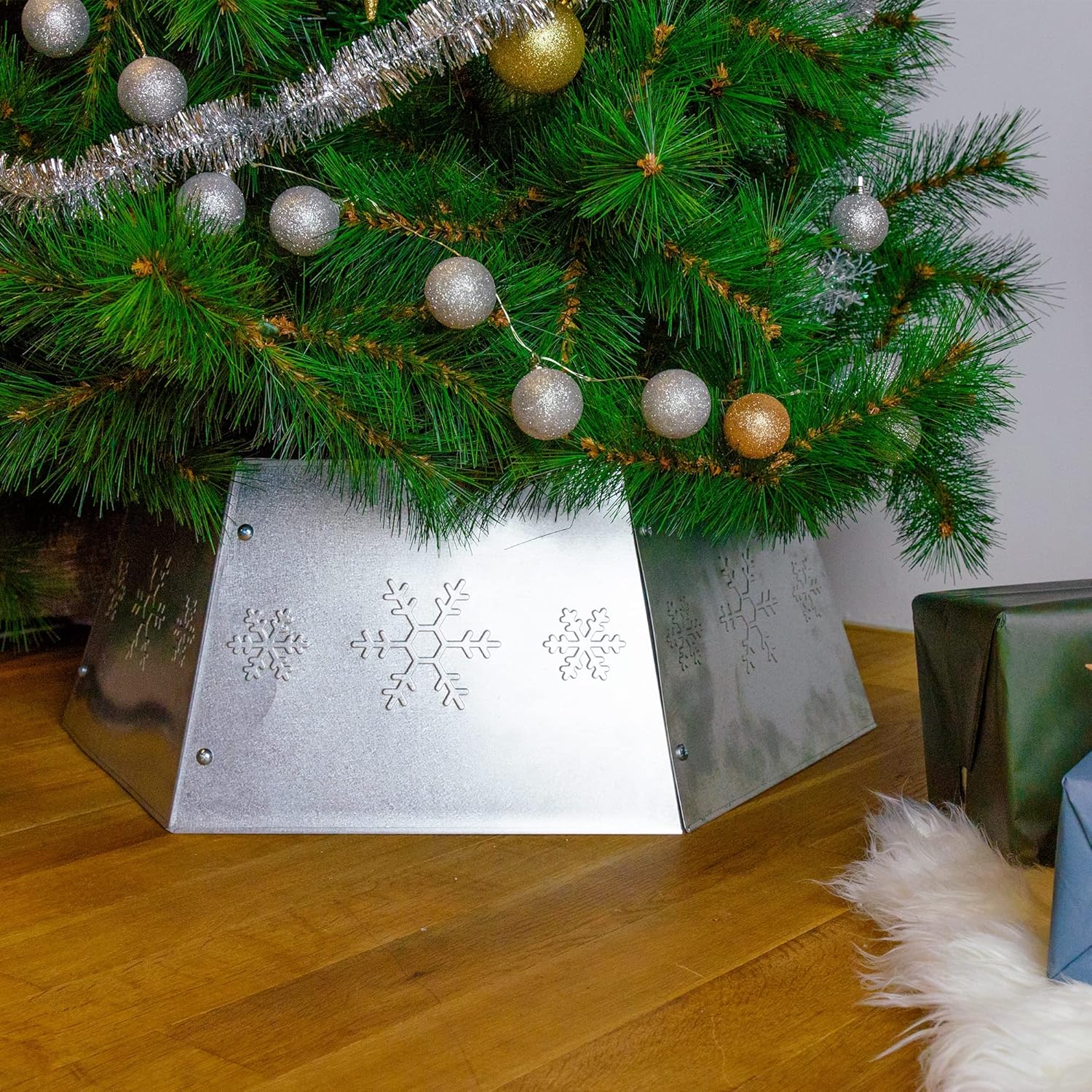 FORUP Metal Christmas Tree Ring with Printed Snowflake, Tree Skirt Base Stand for Tree Decorations (Silver)