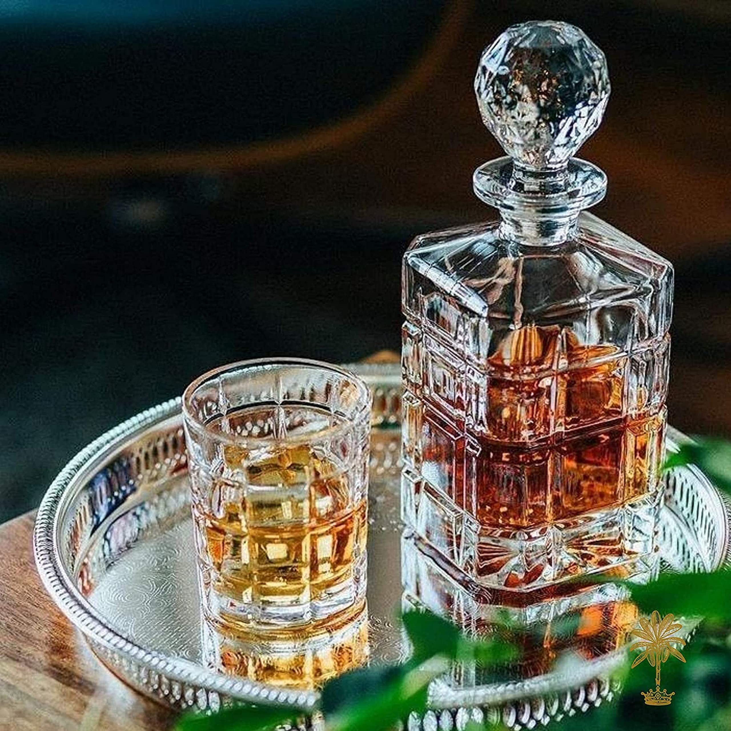 REGAL TRUNK & CO. Juego de jarra de whisky | 4 vasos cuadrados grabados con whisky y vidrio | Juego de jarra de whisky de cristal | Caja de regalo y paño de limpieza para vidrio