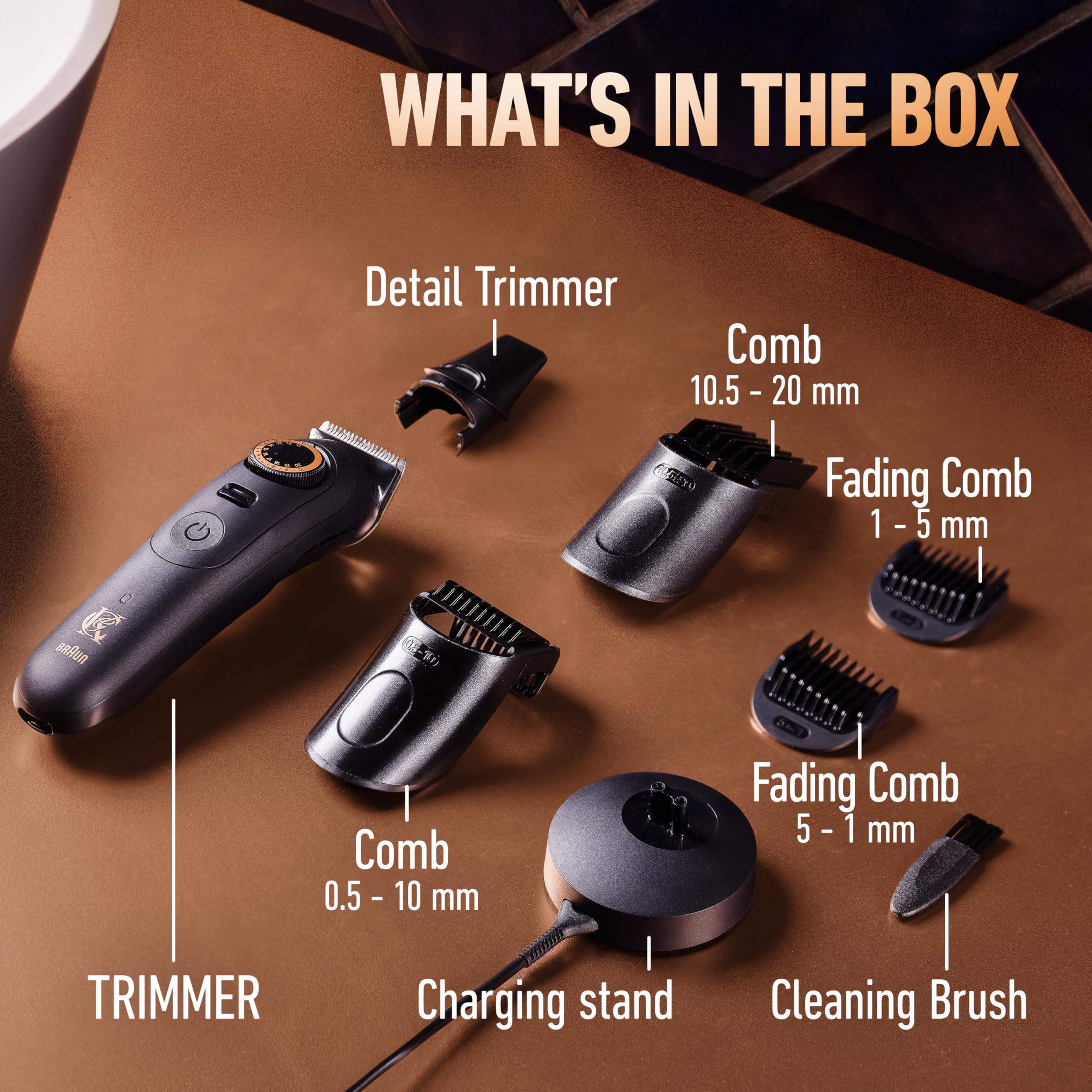 King C Gillette bezprzewodowy trymer do brody PRO MAX dla mężczyzn z 40 ustawieniami długości i blokadą stylu. 1 trymer, 1 szczotka do czyszczenia, 4 wymienne grzebienie, 1 podstawka ładująca i 1