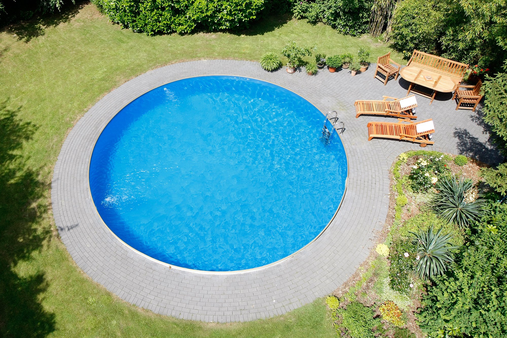 Pool Deluxe forma rotonda Ø 5 m x 1,2 m da parete in acciaio inox 0,6 mm Schermo blu 0,8 mm cuneo biese Telone scaletta in acciaio inox 2 X 4 gradini con piattaforma protezione pavimento in tessuto non tessuto Telone Filtro a sabbia Flow 7 con 7,0 m³/h qu