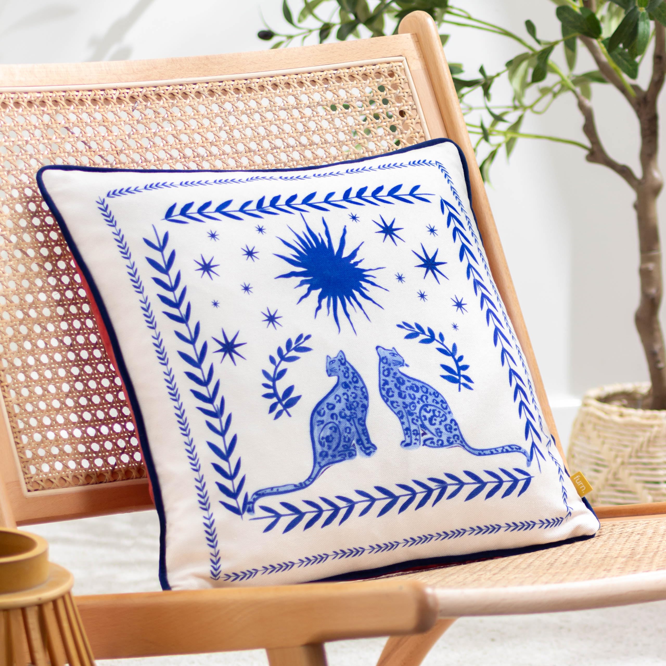 Coussin de décoration furn. Frieze en velours doux motifs géométriques pour lit adulte
