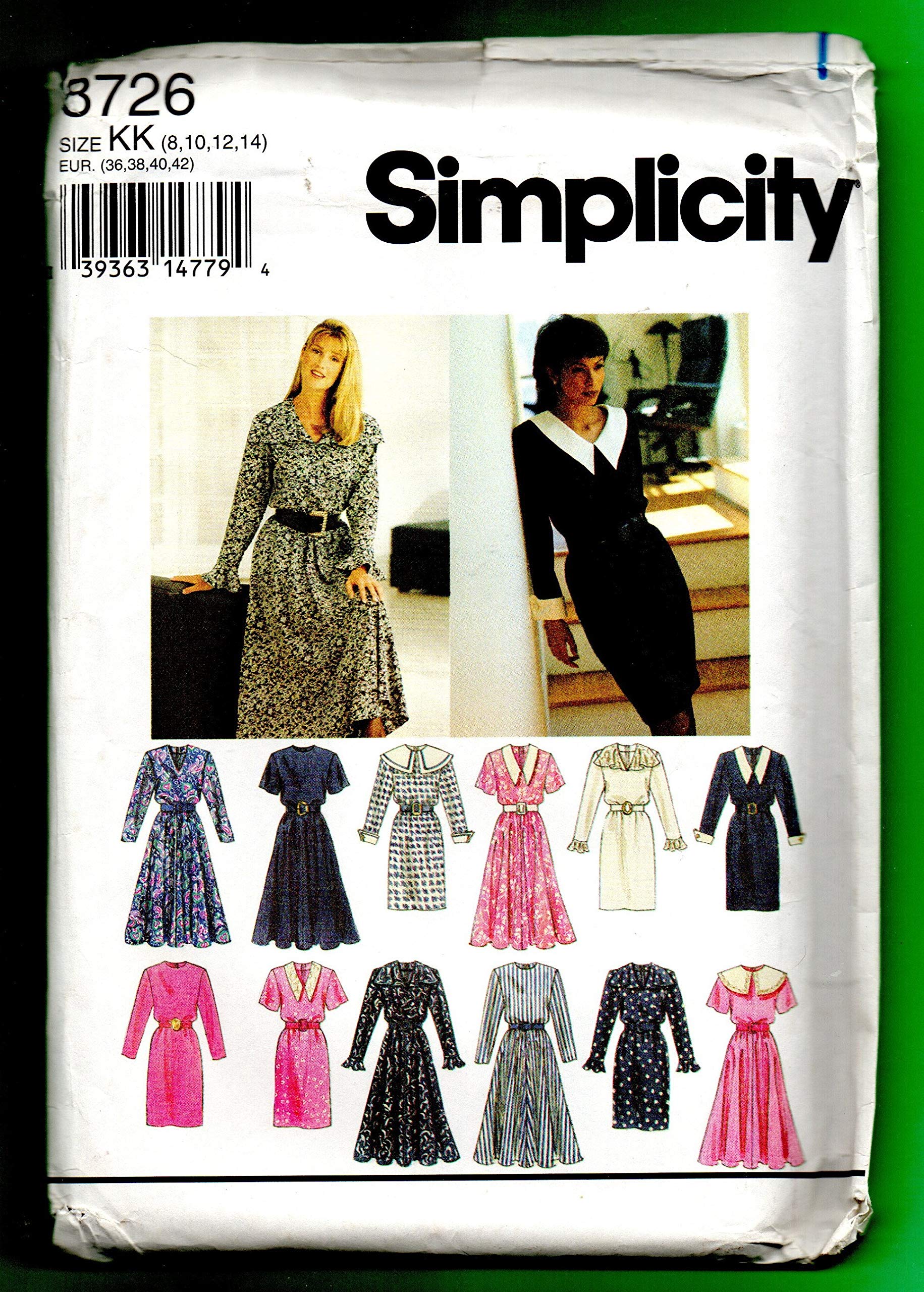 Robe pour femme menue patron Simplicity 8726 pour créer votre tenue chic