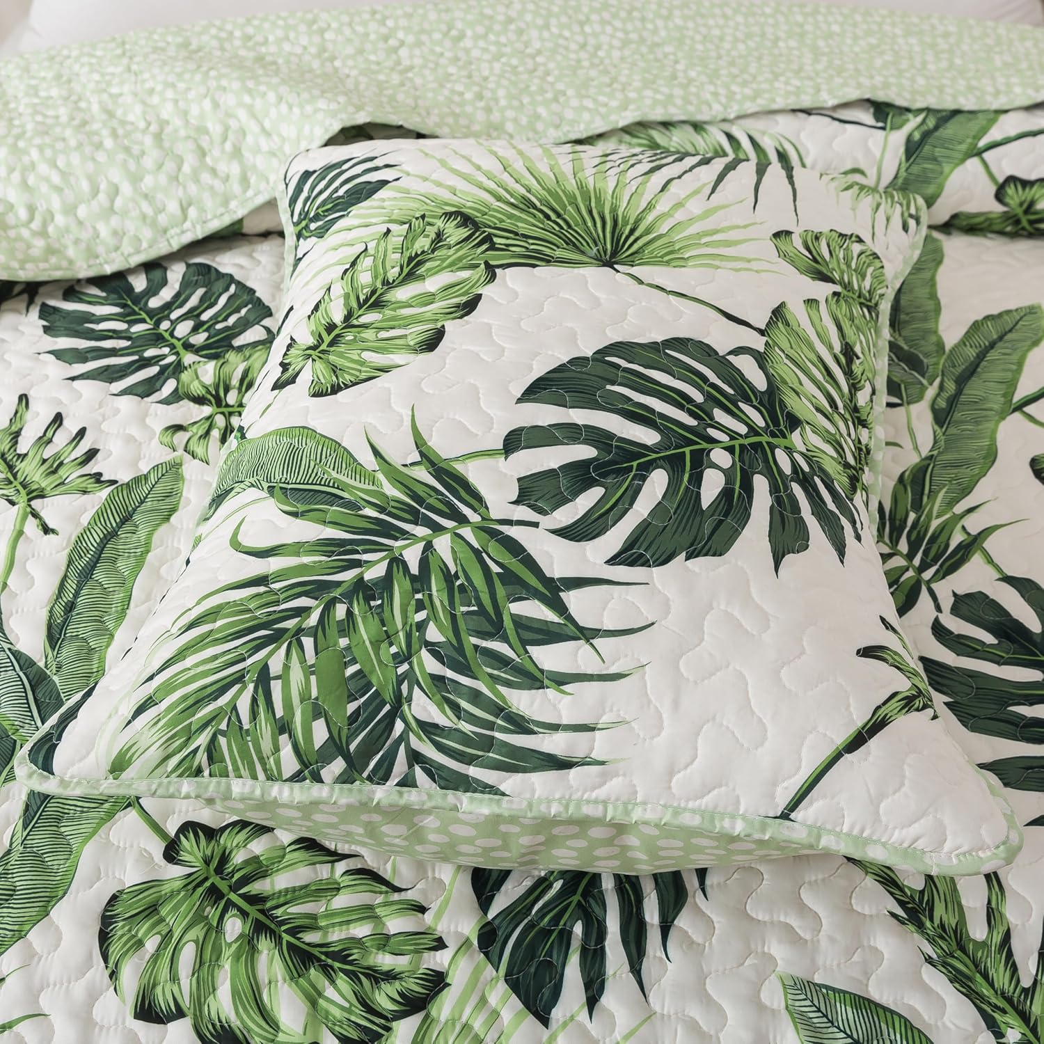 Soul & Lane Tropical Quilt Set – Queen and 2 Shams, Palm Tree Comforter Set, Hawaiian Bedding with Botanical Island Theme Design, Coastal Quilt and Green Leaf Bedspread, Tropical Paradise