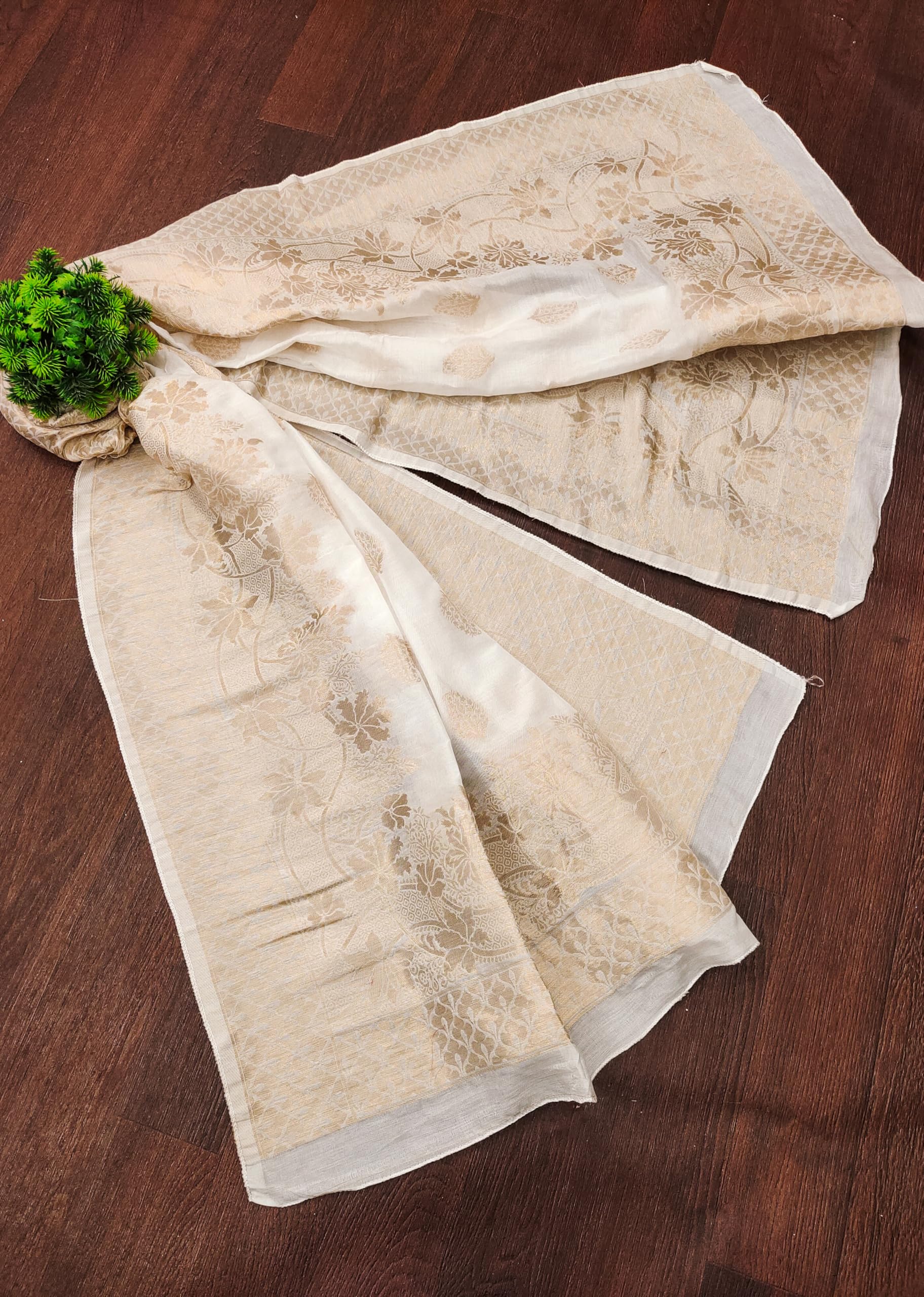TRENDMALLS Damen Jacquard Seide Blumenmuster Dupatta (D06-WhiteGolden), Weiss/opulenter Garten, Einheitsgröße