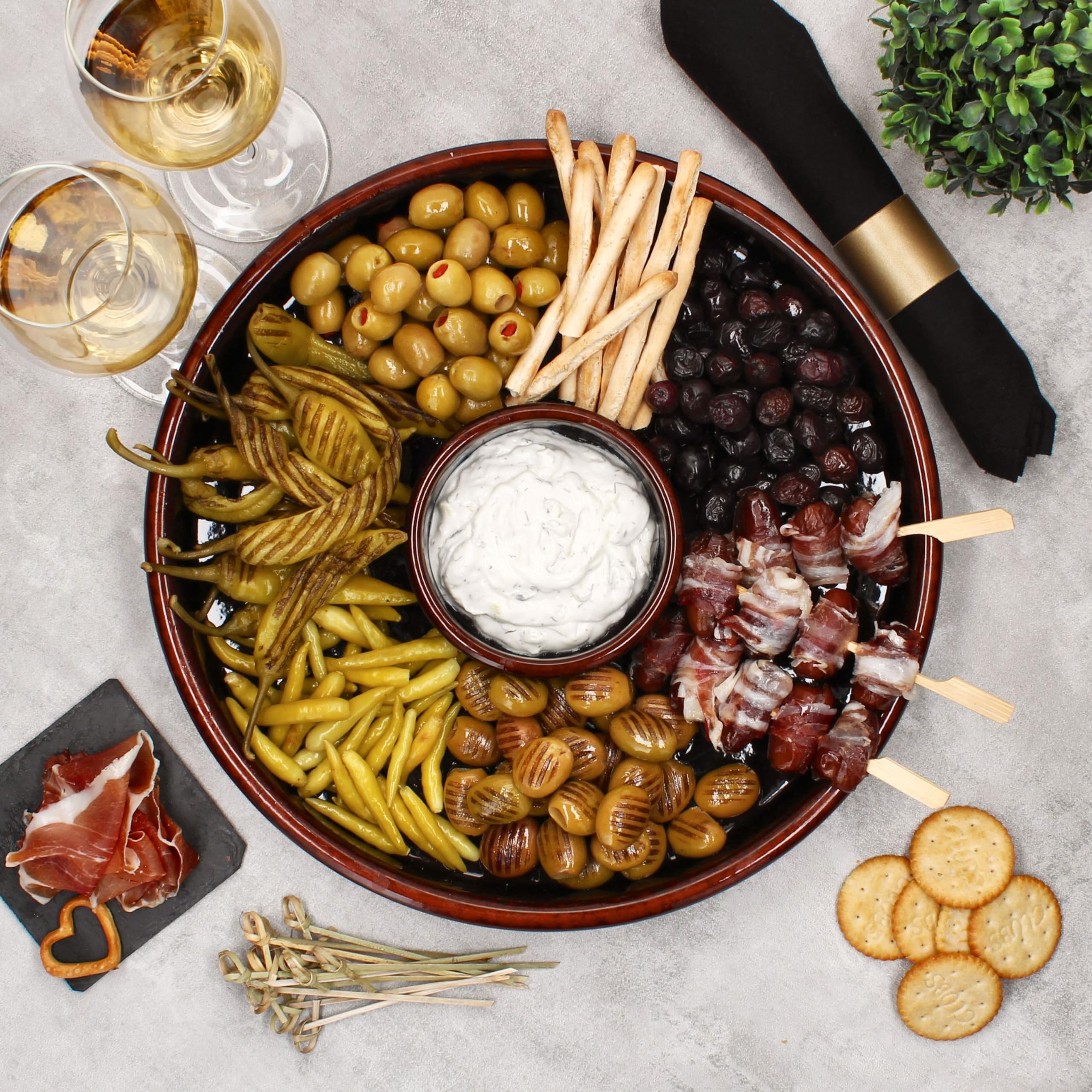 MamboCat Juego Tapas Schale 33,5 cm | grote donkerbruine aarden schaal met geïntegreerd schaaltje voor kernen of dip | Cazuela voor antipasti, fingerfood & Co