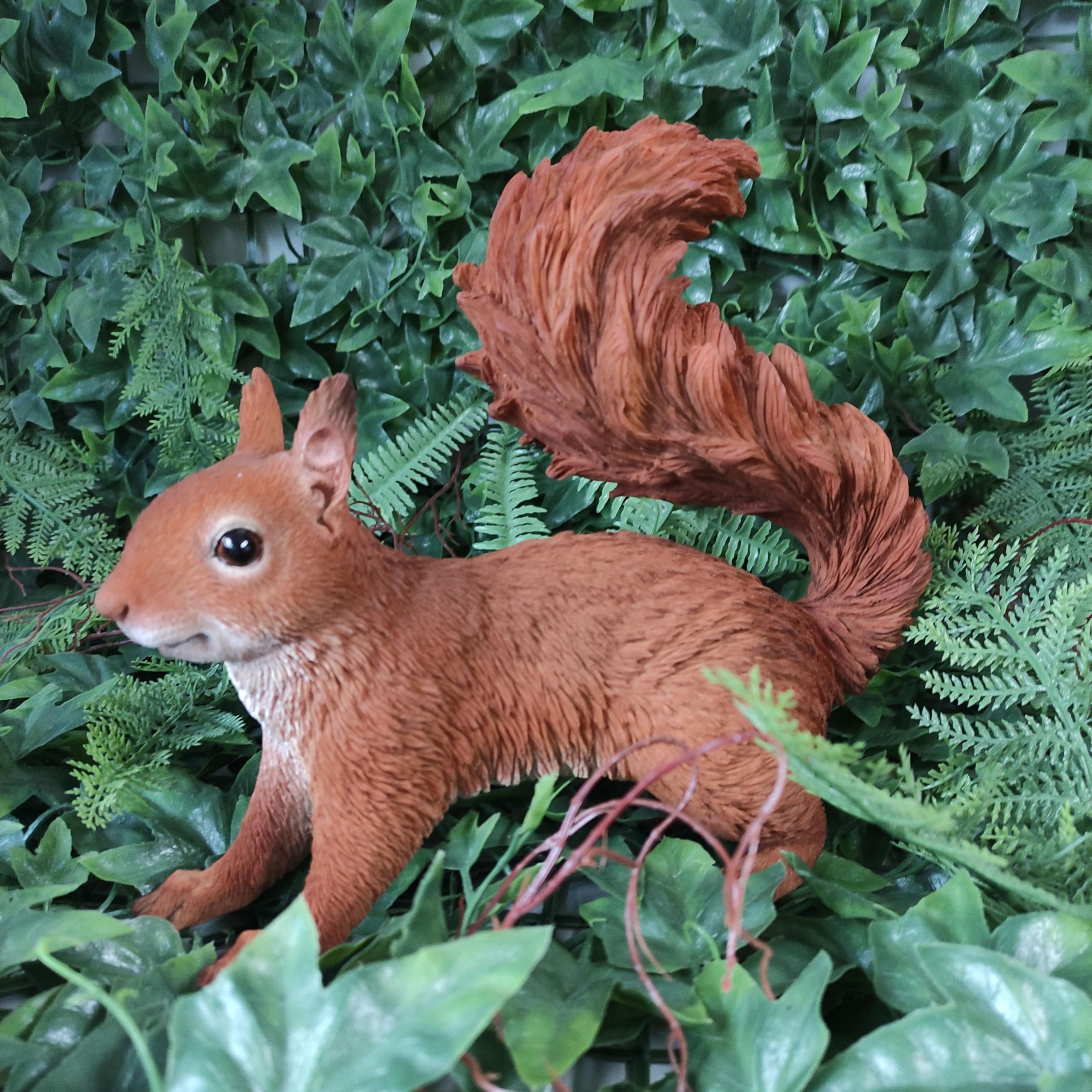 Real Life Laufendes rotes Eichhörnchen | Harzdekoration für Haus oder Garten | XRL-RS10-D