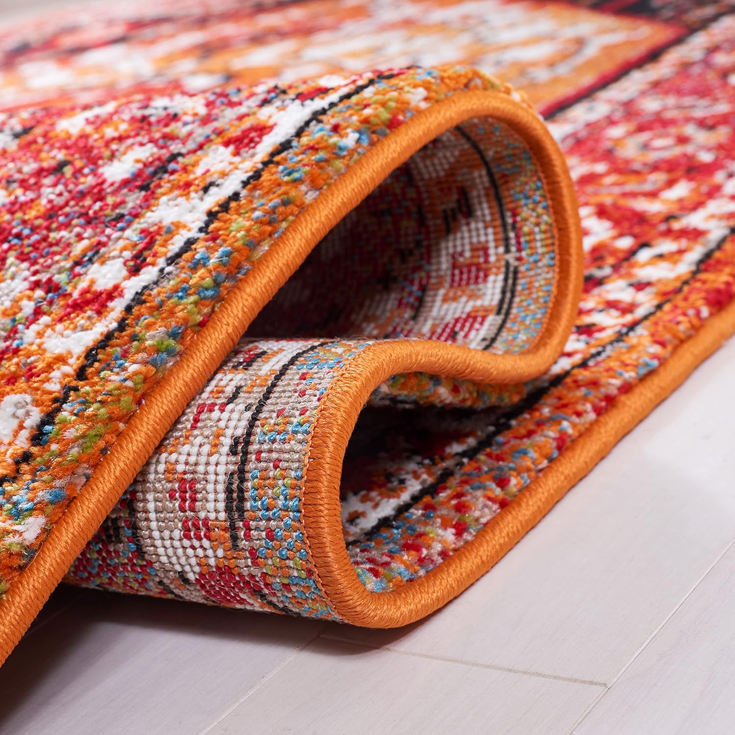 SAFAVIEH Vintage Hamadan Collection Accent Rug - 4' x 6', Red & Orange, Medallion Design, Non-Shedding & Easy Care, Ideal for High Traffic Areas in Entryway, Living Room, Bedroom (VTH259P)