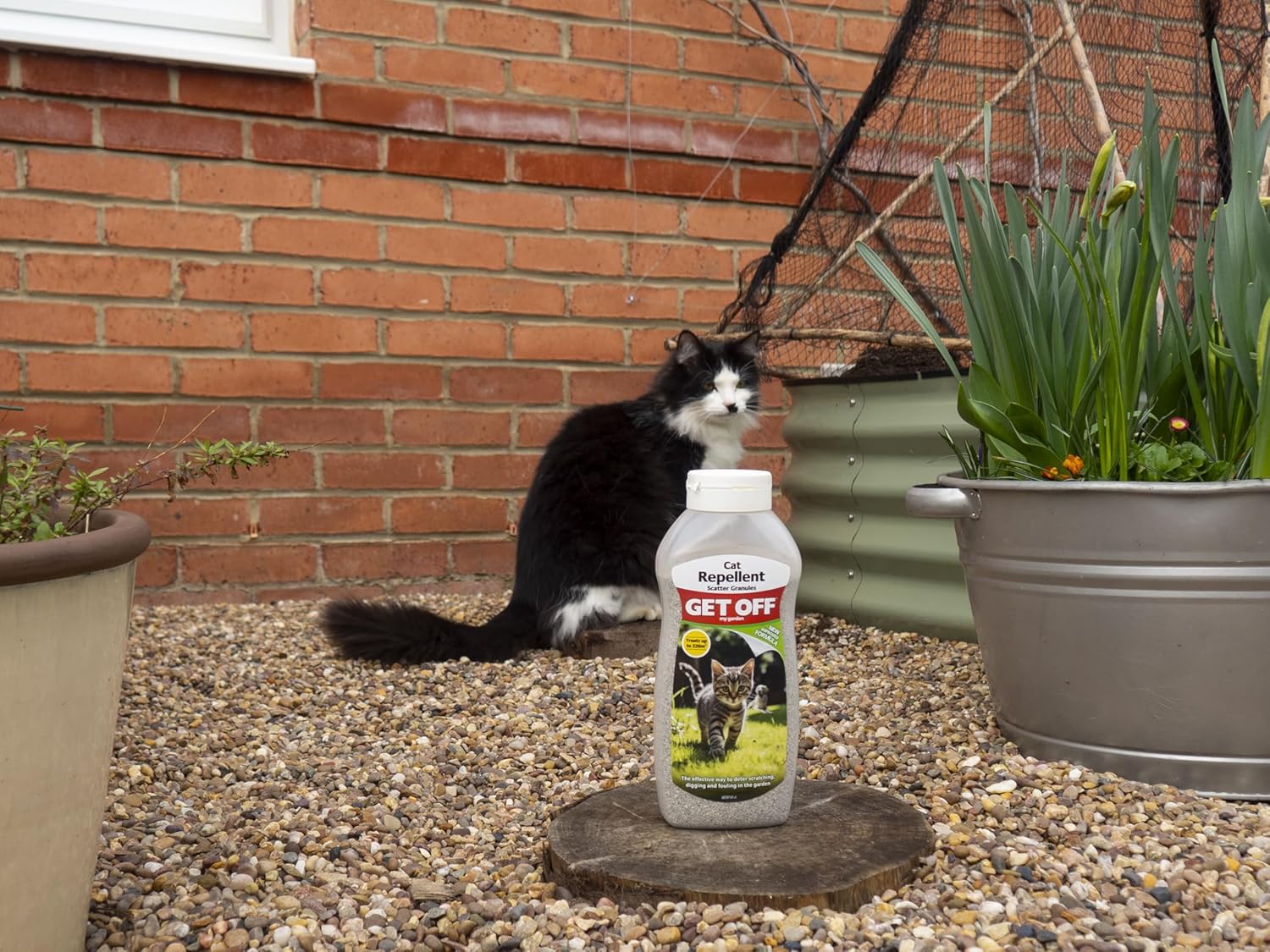 GET OFF | Cat & Dog Repellent Granules - Easy to Use Natural Aromatic Plant Oil Formula, Deters Scratching, Digging & Fouling, 970ml Treats up to 226m² 5