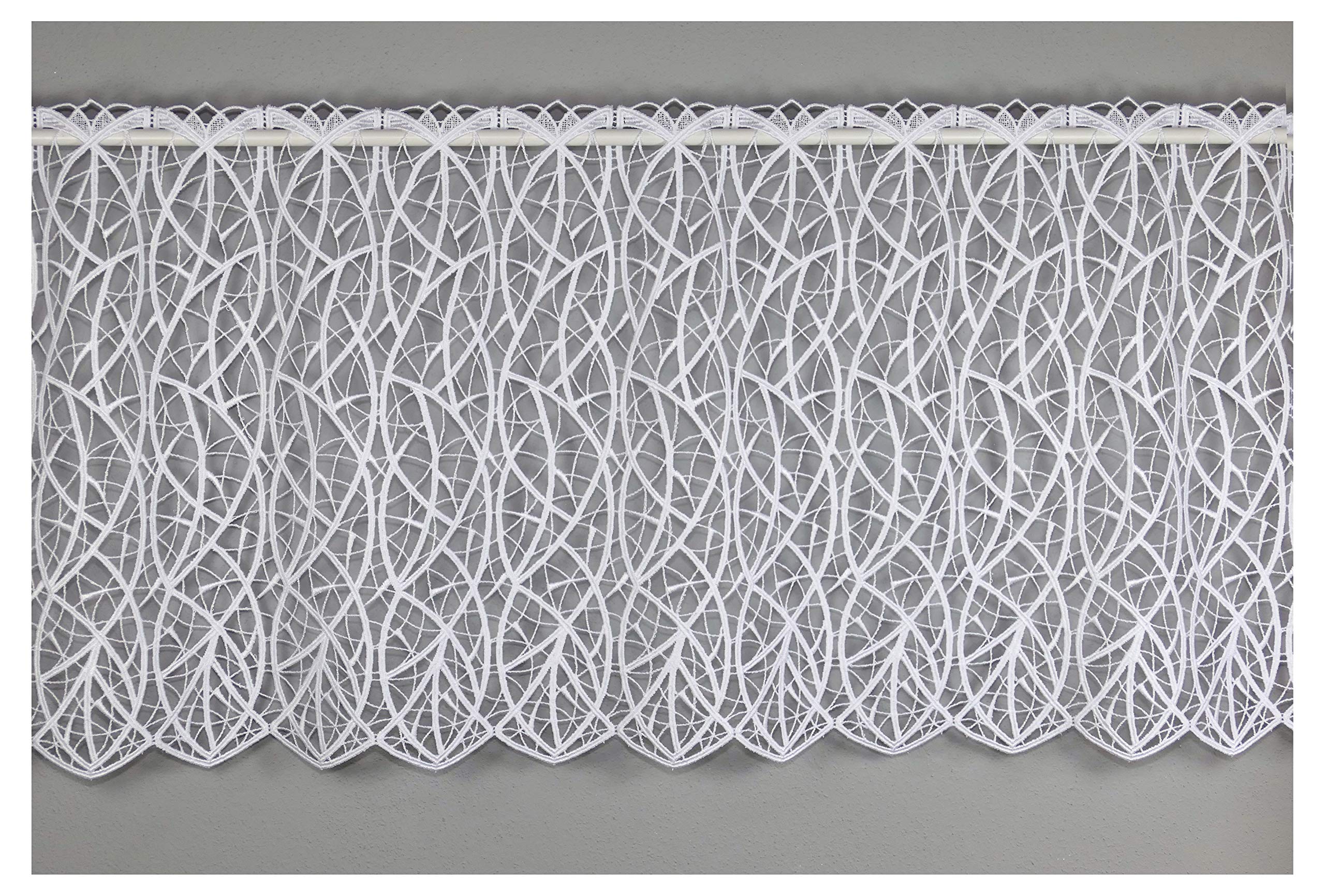 Scheibengardine Cloe aus weißer Luftspitze HxB 43x128 cm | Moderner Kurzstore mit fantasievollem Wellenmuster aus Vogtländischer Spitze | atelier alles-Spitze