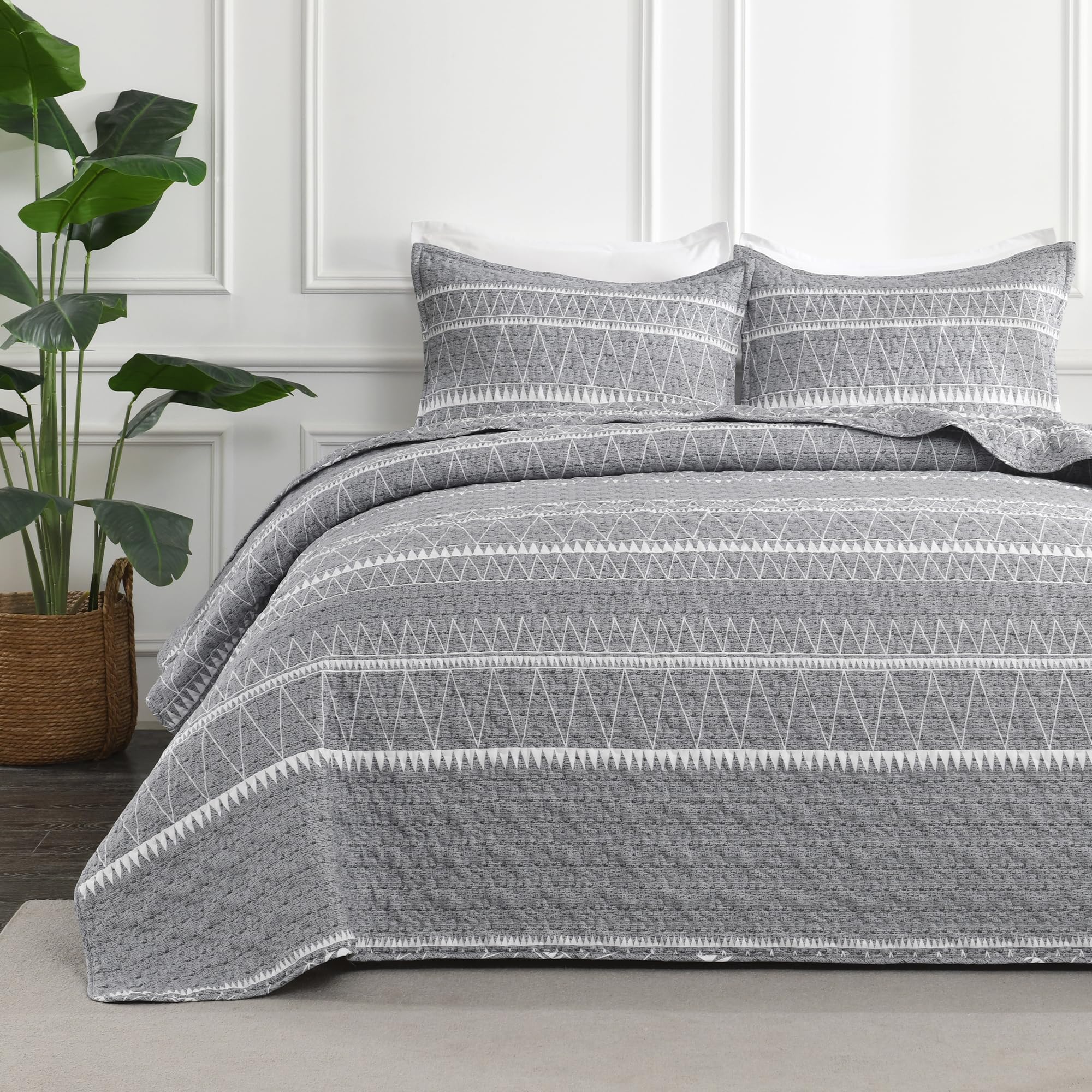 Andency Grey Queen Quilt Bedding Set, 3 Pieces (1 Striped Boho Printed Quilt 90x96 Inch and 2 Pillowcases), Bohemian Summer Lightweight Reversible