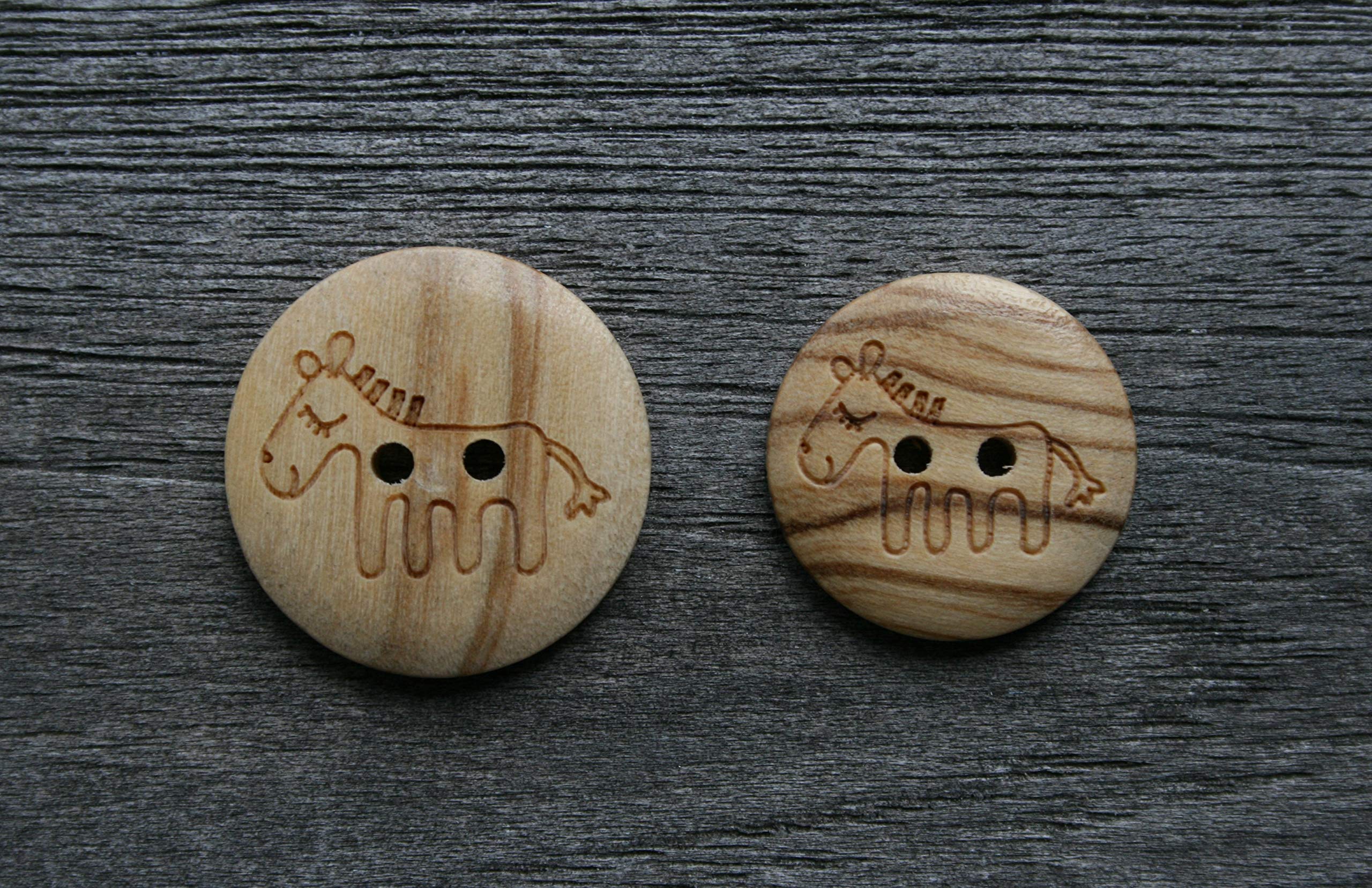 Bottoni in legno 2 fori floreali 30 mm - Italia