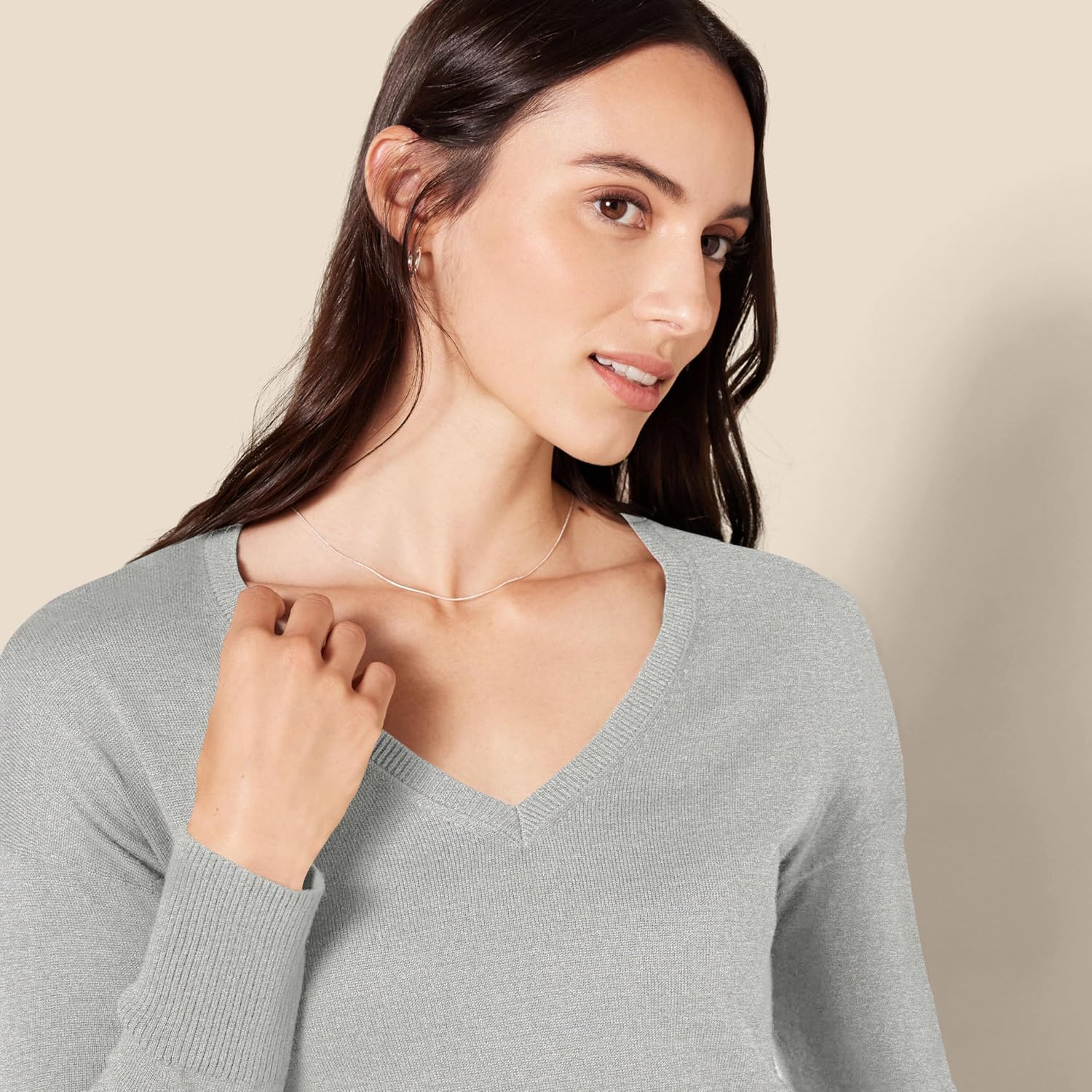 Amazon Essentials Women's Lightweight Long-Sleeve V-Neck Tunic Sweater (Available in Plus Size) - Image 4