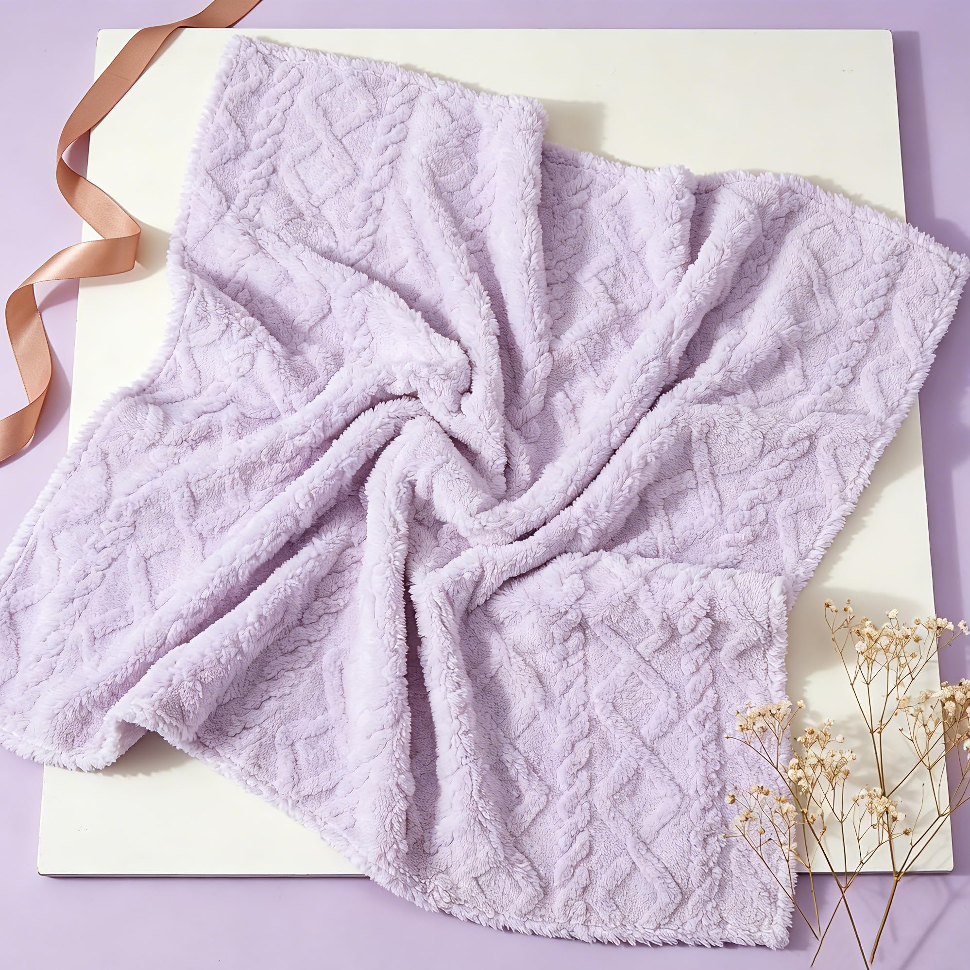 Sending You A Hug: Get Well Gifts para mujeres, cesta de regalo de cumpleaños, paquete Thinking of You Care, acogedor juego de manta y taza morada, jabón de lavanda y vela de fresia (morado)