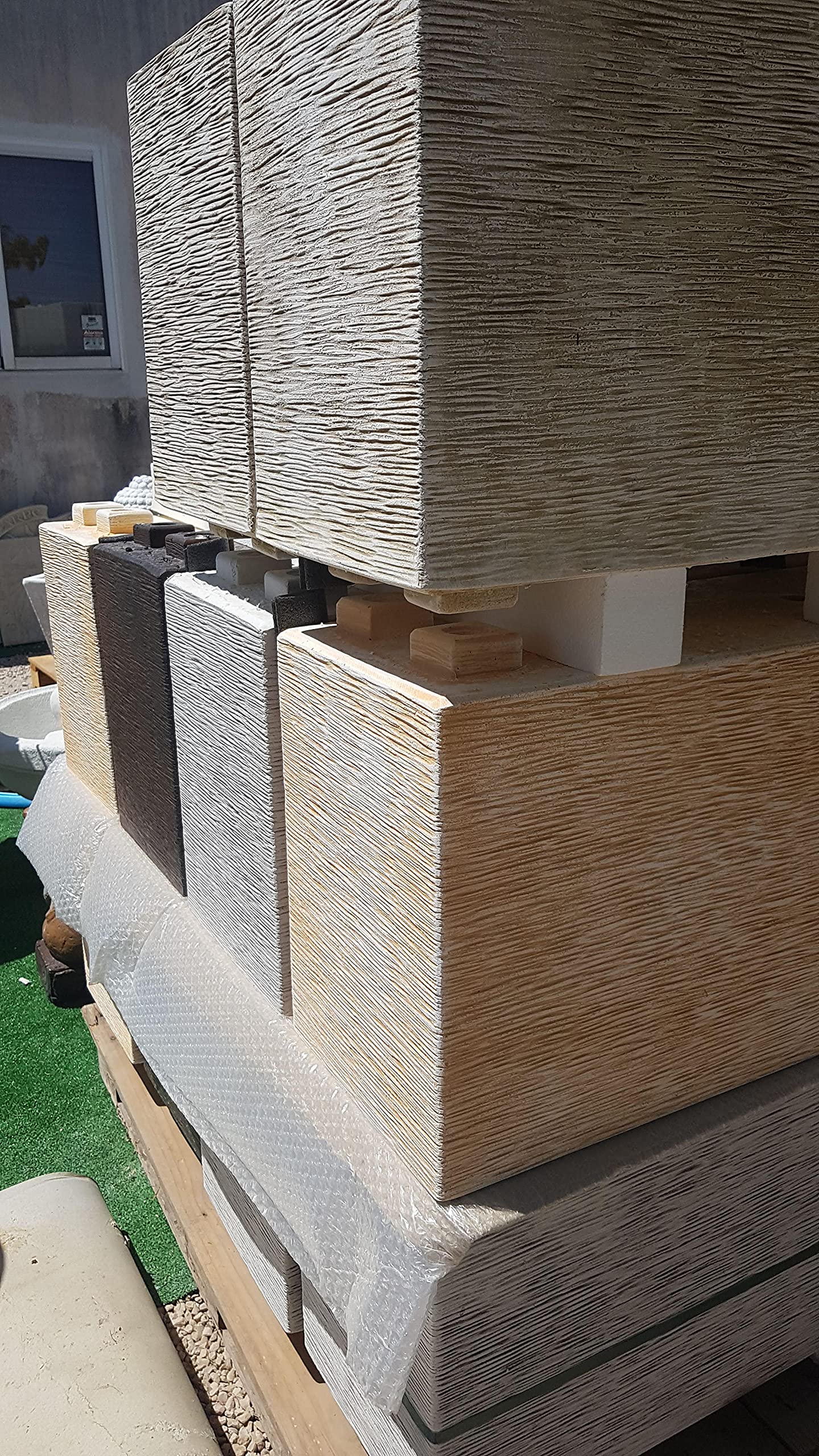 AnaParra Jardinera Rectangular Moderna en hormigón aligerado para Exterior Rectangular Pacífico 90X40X48cm. Natural Musgo Verde