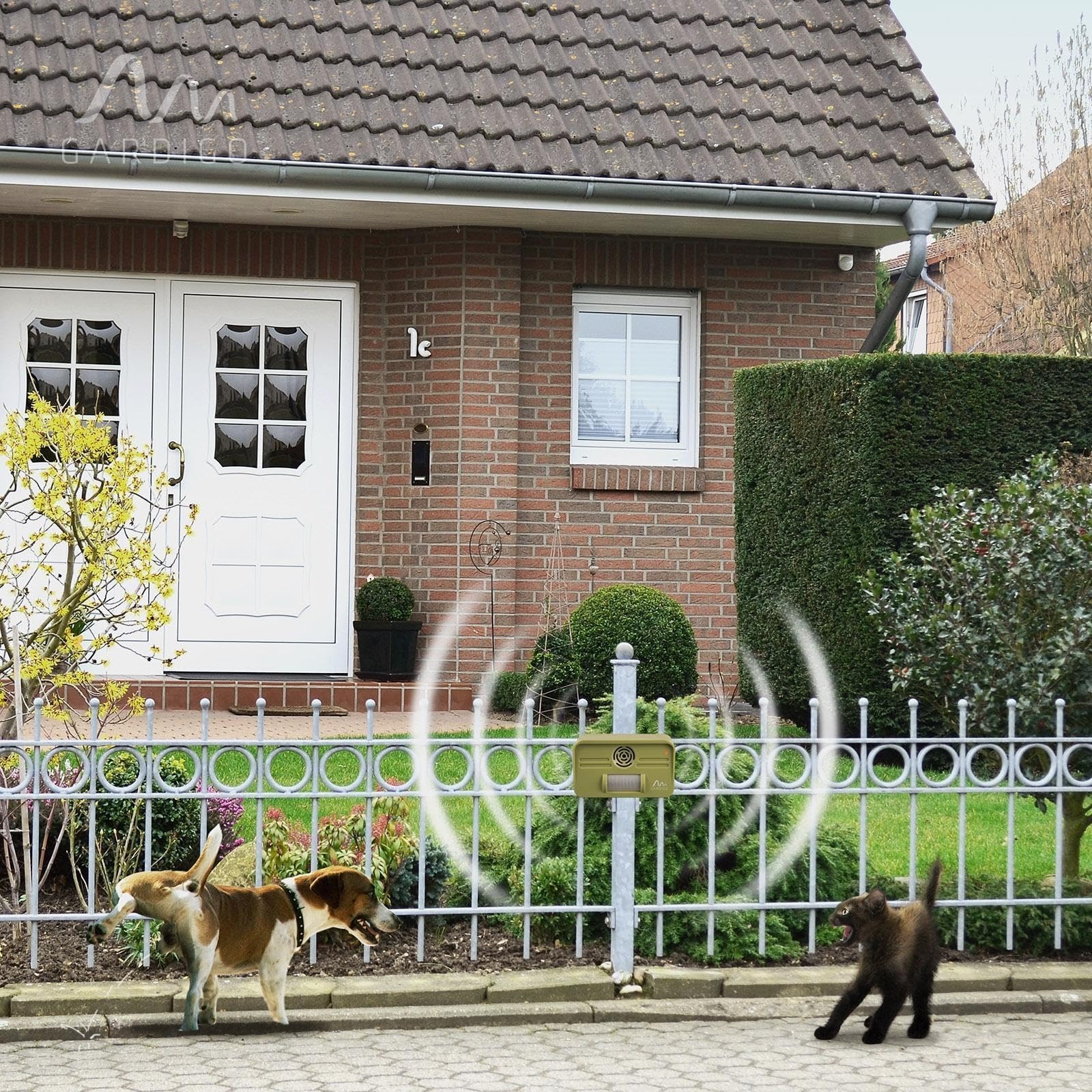 GARDIGO® Repellente per Cani a Ultrasuoni Dissuasori Gatti Angolo di Rilevamento 70° Copertura 7 m