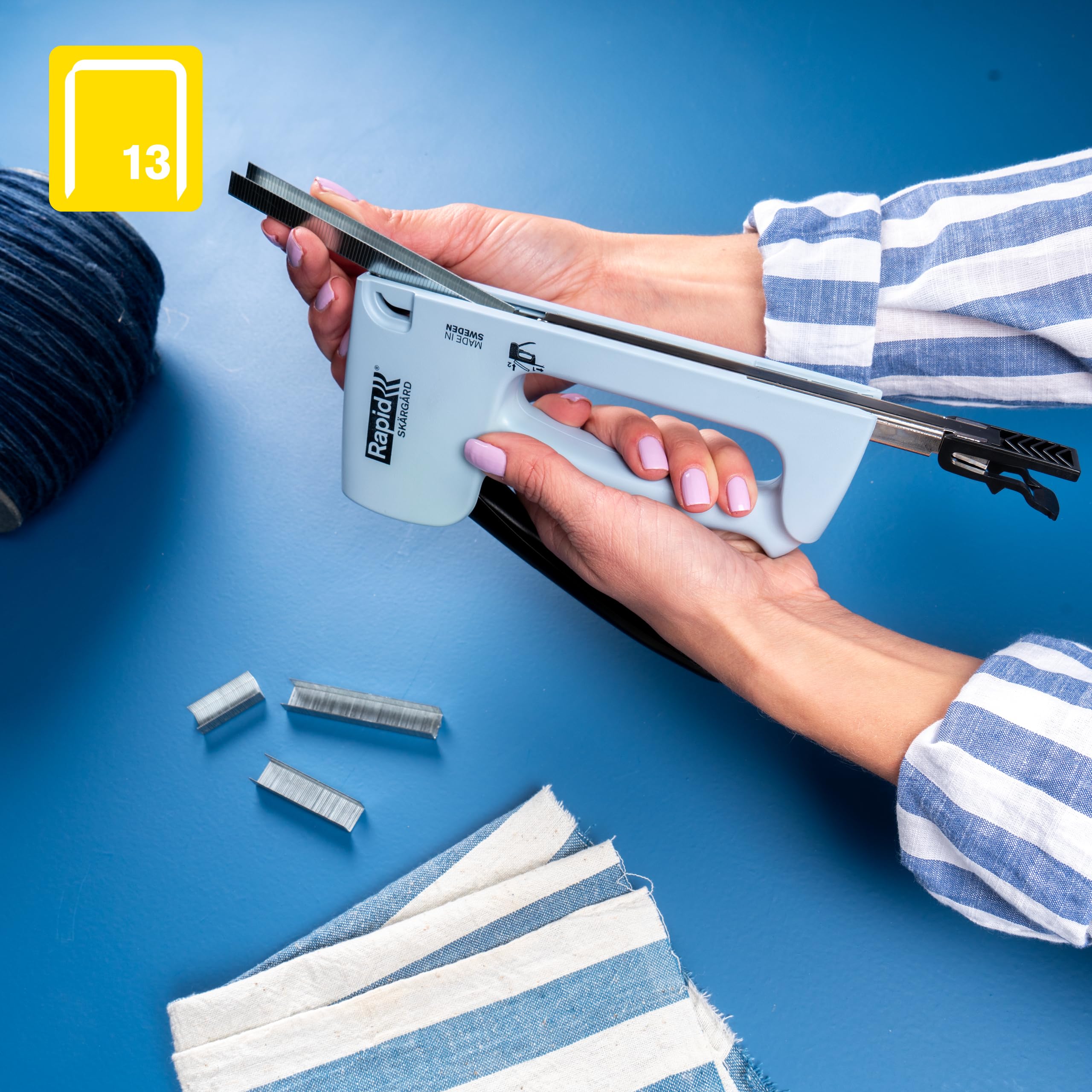 Rapid Grapadora R13 Azul para Tapicería- Carcasa Fabricada con 90% Plástico Reciclado, Fabricada en Suecia, Grapadora Manual con Piezas Internas de Acero, compatible con grapas No. 13 de 4-10 mm
