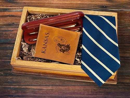 Miniatura 4 de NCAA University of Kansas Jayhawks - Billetera marrón de triple pliegue para hombre, logotipo del equipo grabado con láser de 10 bolsillos en cuero