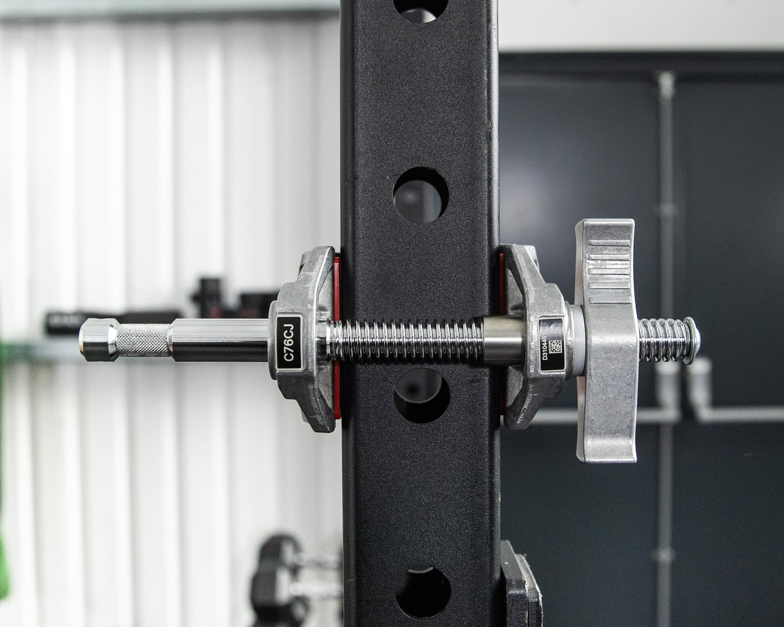 Manfrotto Śrubowy zacisk środkowy 3" ze szczękami – bardzo wytrzymały zacisk śrubowy ze szczękami – pojemność otwarcia 3"/7,5 cm – 80 kg maksymalne obciążenie użytkowe – 16 mm / 5/8" Baby Pin — C76CJ