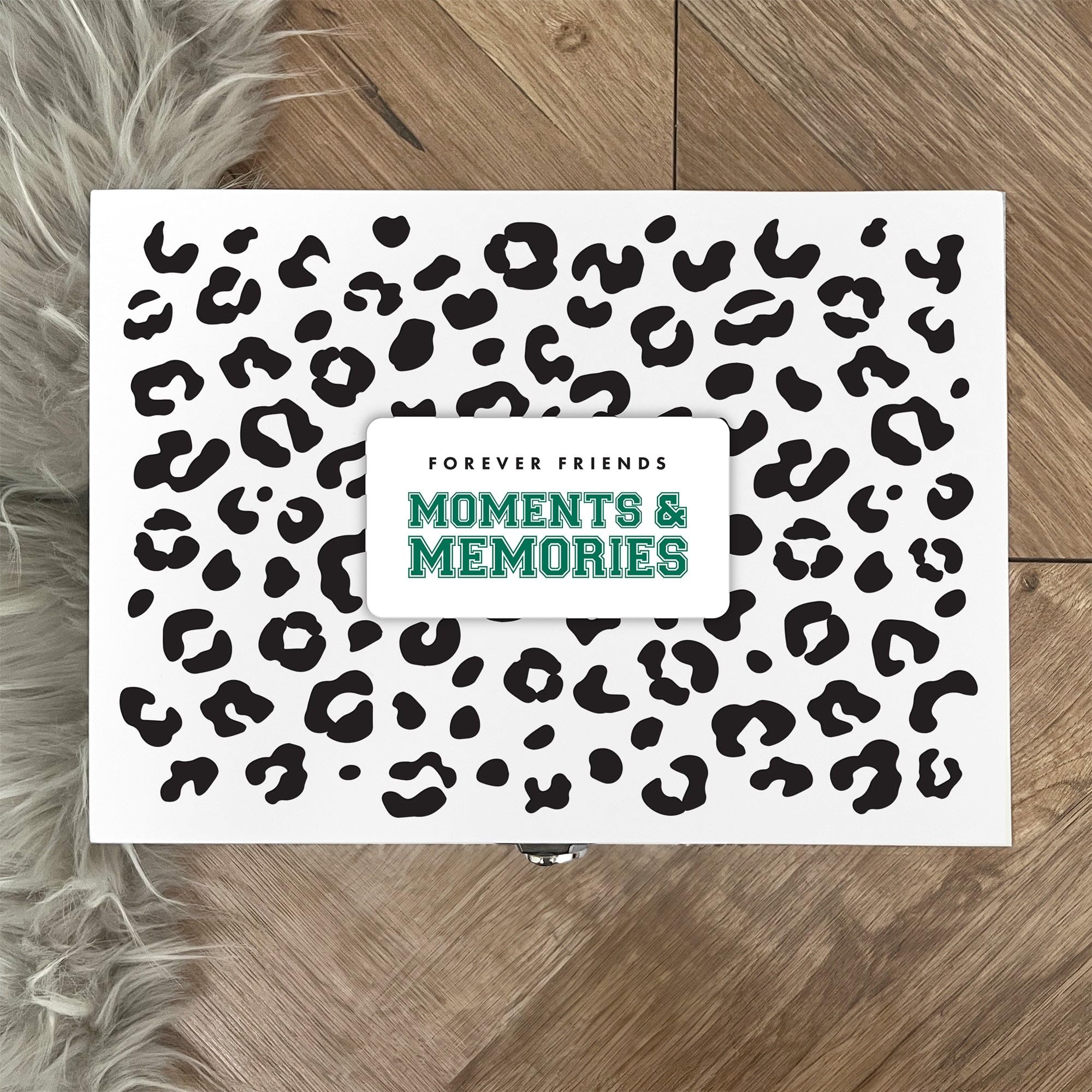 Caja de recuerdos personalizada de madera blanca con estampado de leopardo | Almacenamiento de recuerdos y momentos personalizados | Regalo de cumpleaños, dama de honor o graduación para ella |