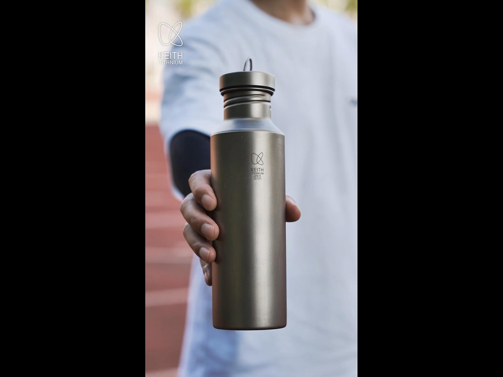 Amazon.co.jp: KEITH チタン 水筒 700ml 超軽量頑丈耐久 スポーツ