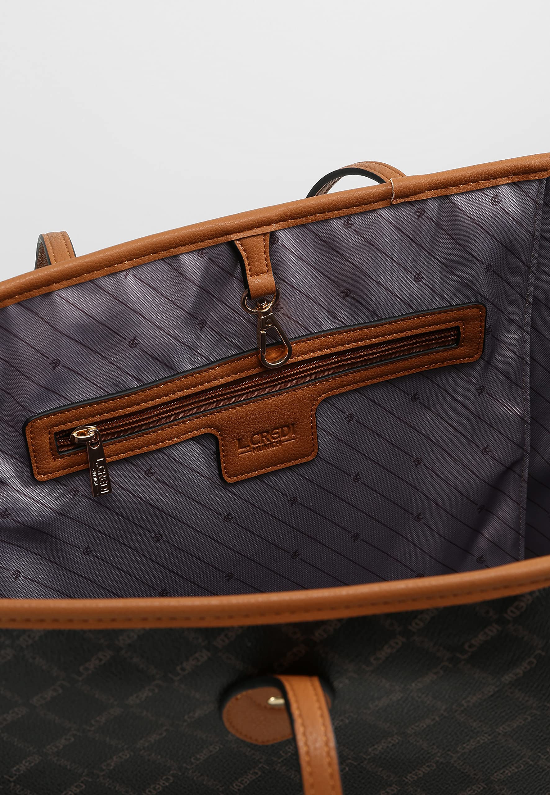 L.CREDI Handtasche Filiberta mit Label-Applikationen