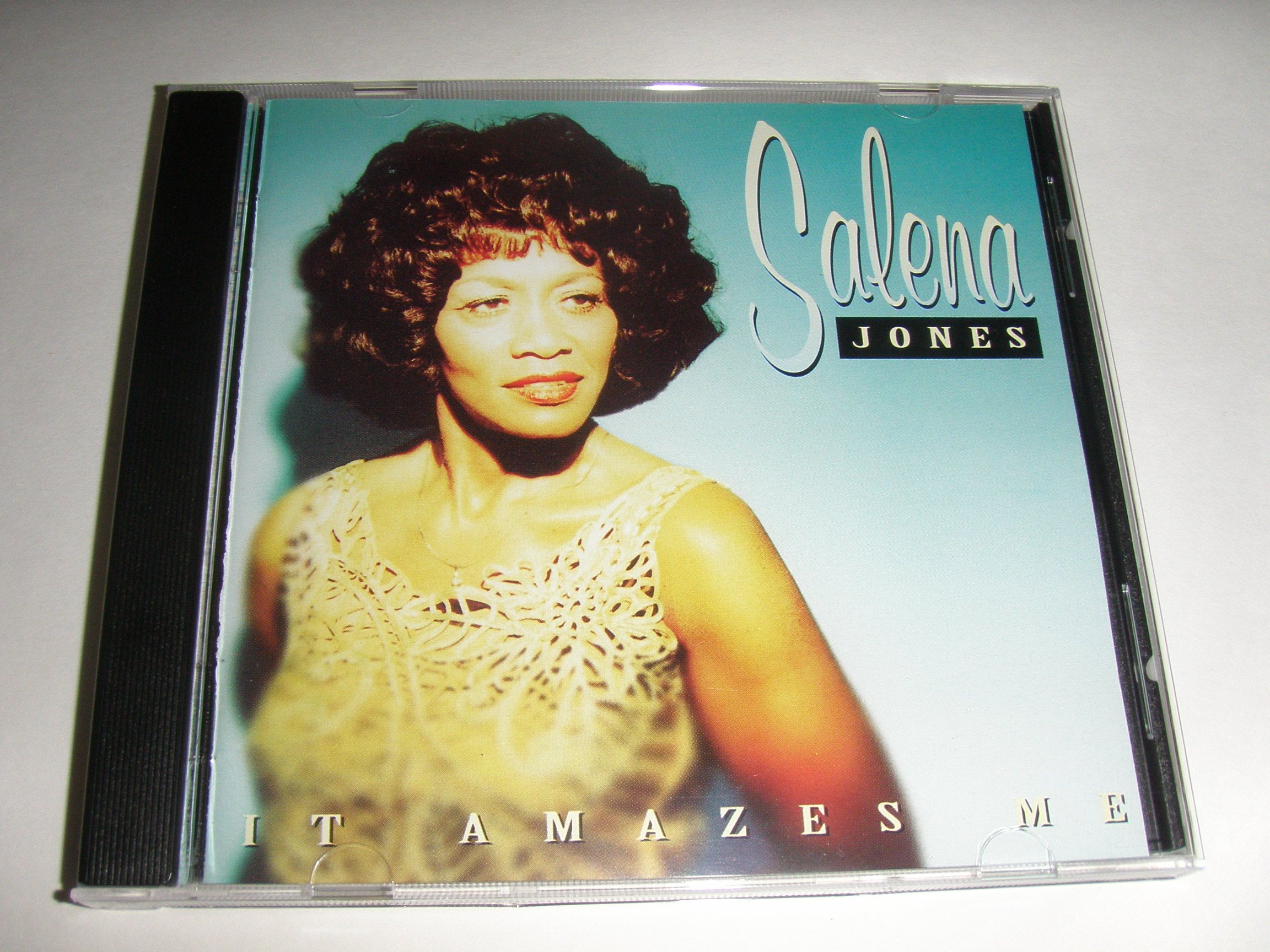 It Amazes Me [Audio CD]