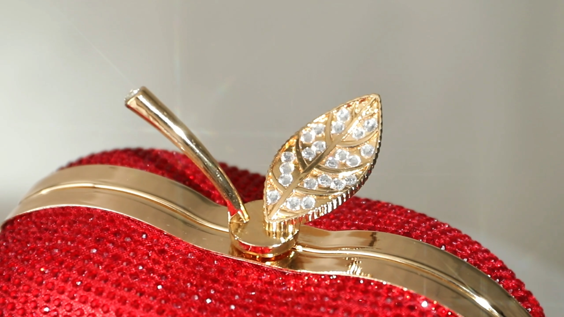 Red Rhinestone Apple-Shaped Evening Clutch Purse for Women  display picture 1
