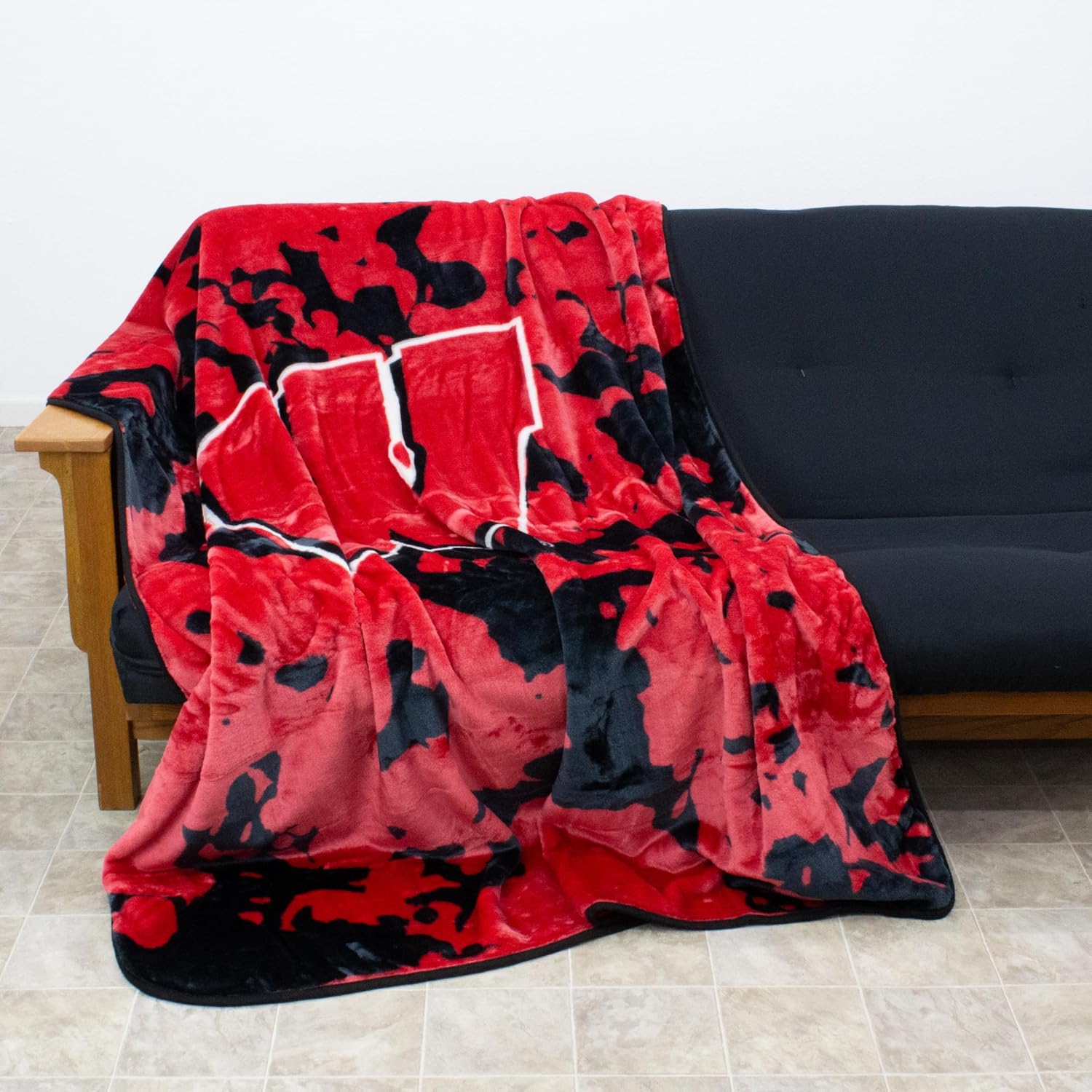 College Covers Everything Comfy Wisconsin Badgers Soft and Warm Huge Raschel Throw Blanket, 86" x 63"