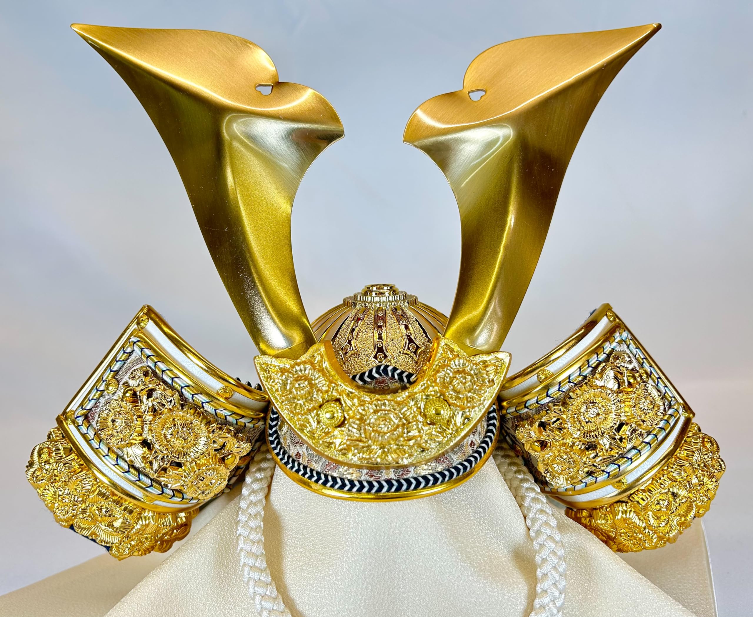 五月人形 兜 S802 金彩レッド 屏風 309 飾り台 32 白木 兜セット Amazon | 五月人形 兜 S802 兜 三曲一双 金彩レッド 屏風 単品