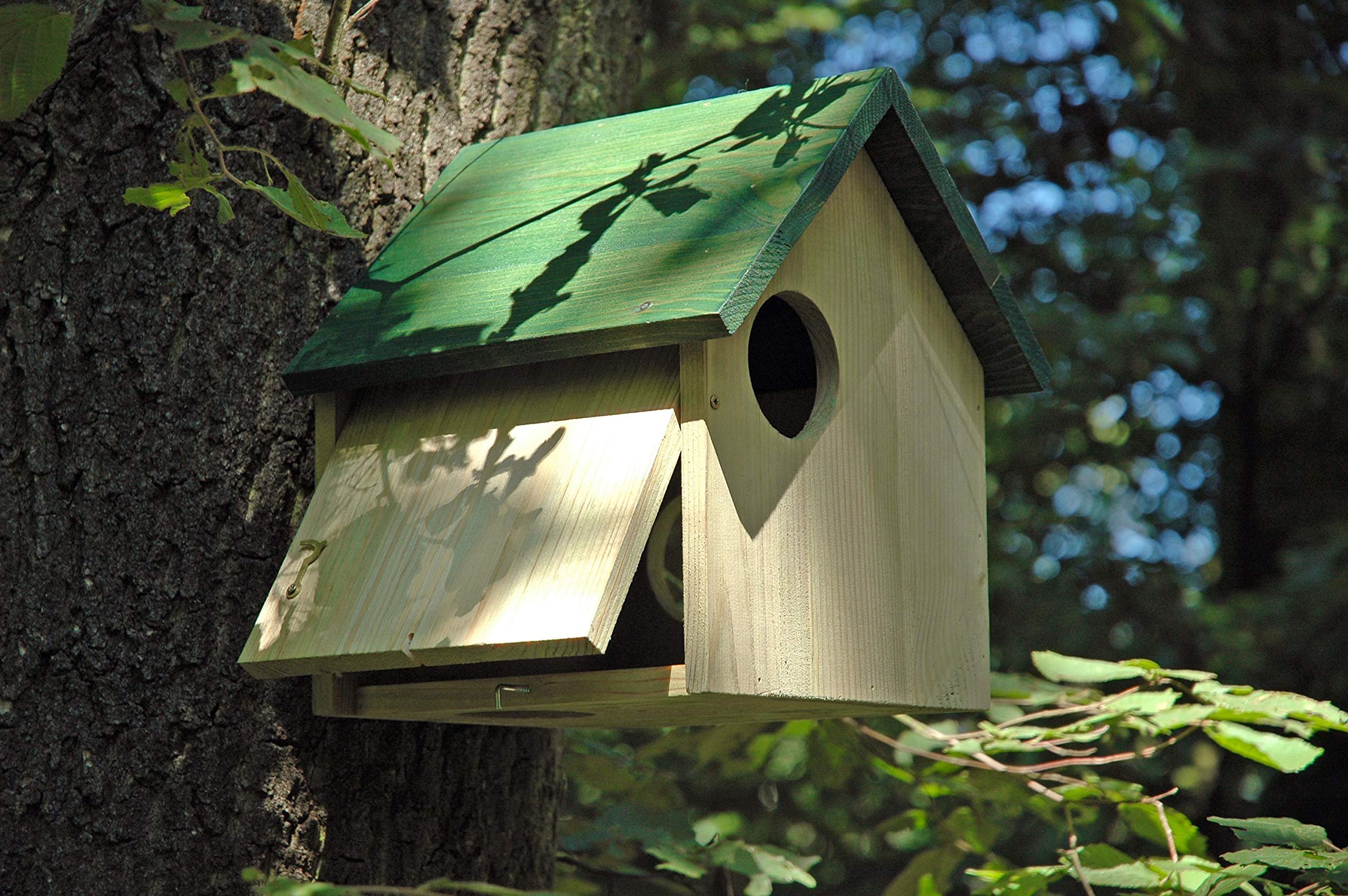 dobar® 22221 Eichhörnchenkobel - Eichhörnchenhaus aus Massivholz - Futterhaus für Eichhörnchen - Eichhhörnchen Schlafhaus mit 3 Eingängen - 25 x 26 x 28,5 cm - Grün