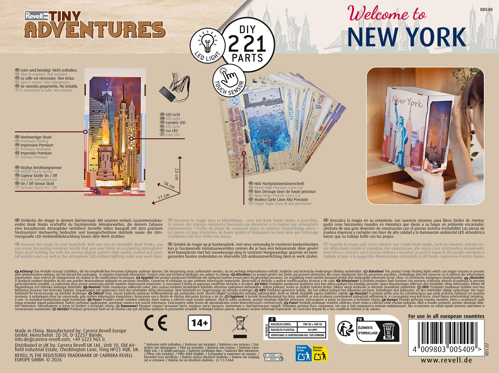 Revell Tiny Adventures New York | Book Nook Holzbausatz Diorama mit LED Beleuchtung | 23 cm Bücherregal Deko | lasergeschnittenes Stecksystem für Erwachsene ab 14 Jahren