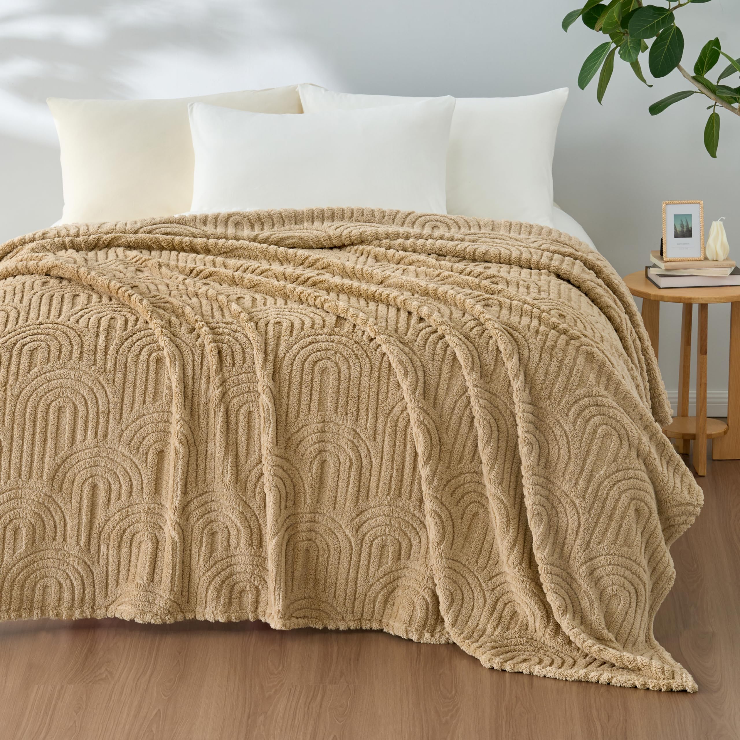 Joiedomi Queen Size Blanket for Bed, Soft Brown Fleece Blankets Gifts for Women Mom Girls, Cozy Cute Soft Throw Aesthetic Gifts 90x90 Inches