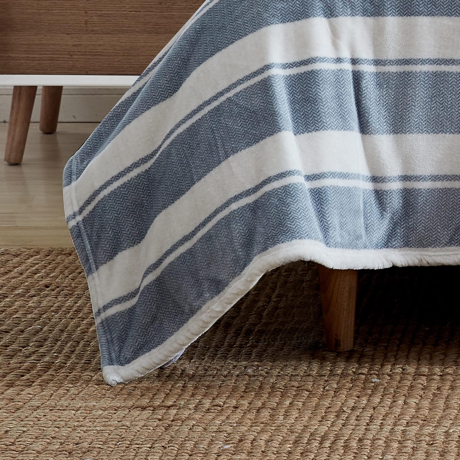 Eddie Bauer - Queen Size Blanket, Ultra-Soft Plush Striped Bedding for Year Round Comfort, Throw Blanket for Couch or Bed (Pebble Grey) - Image 4