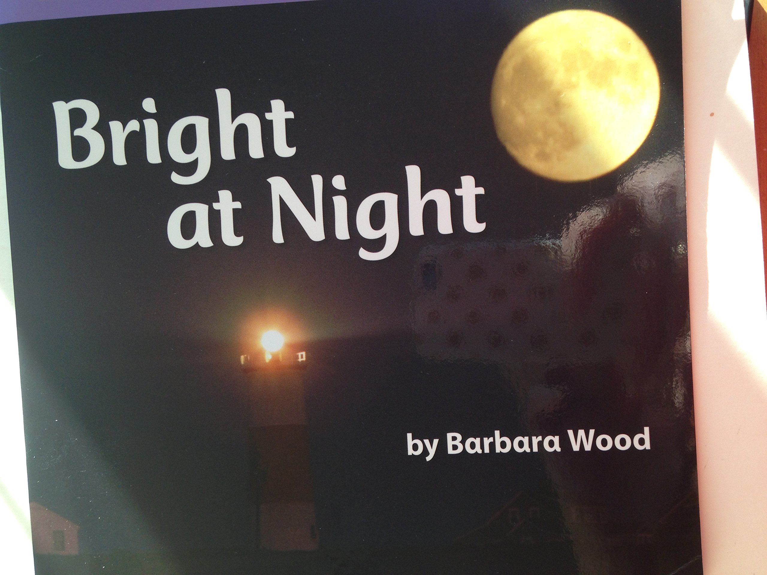 National Geographic Science K (Earth Science: Day and Night): Explore on Your Own: Bright At Night